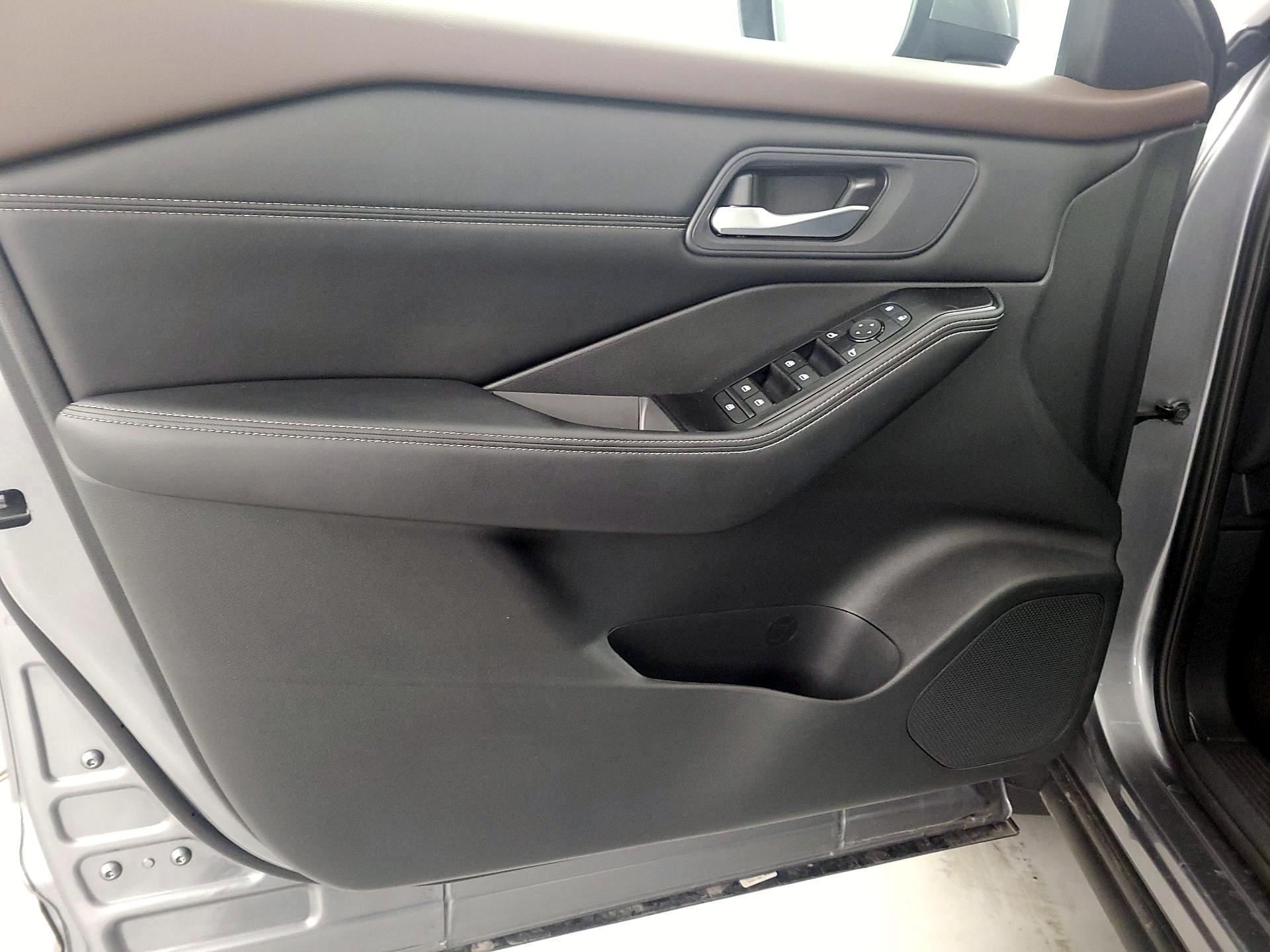 Thumbnail: 2023 Nissan Rogue - 12