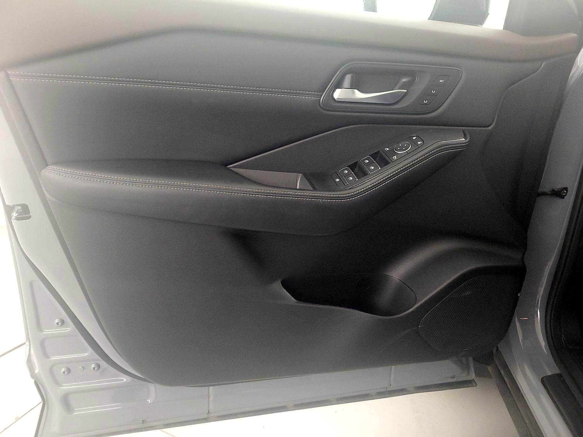 Thumbnail: 2023 Nissan Rogue - 12