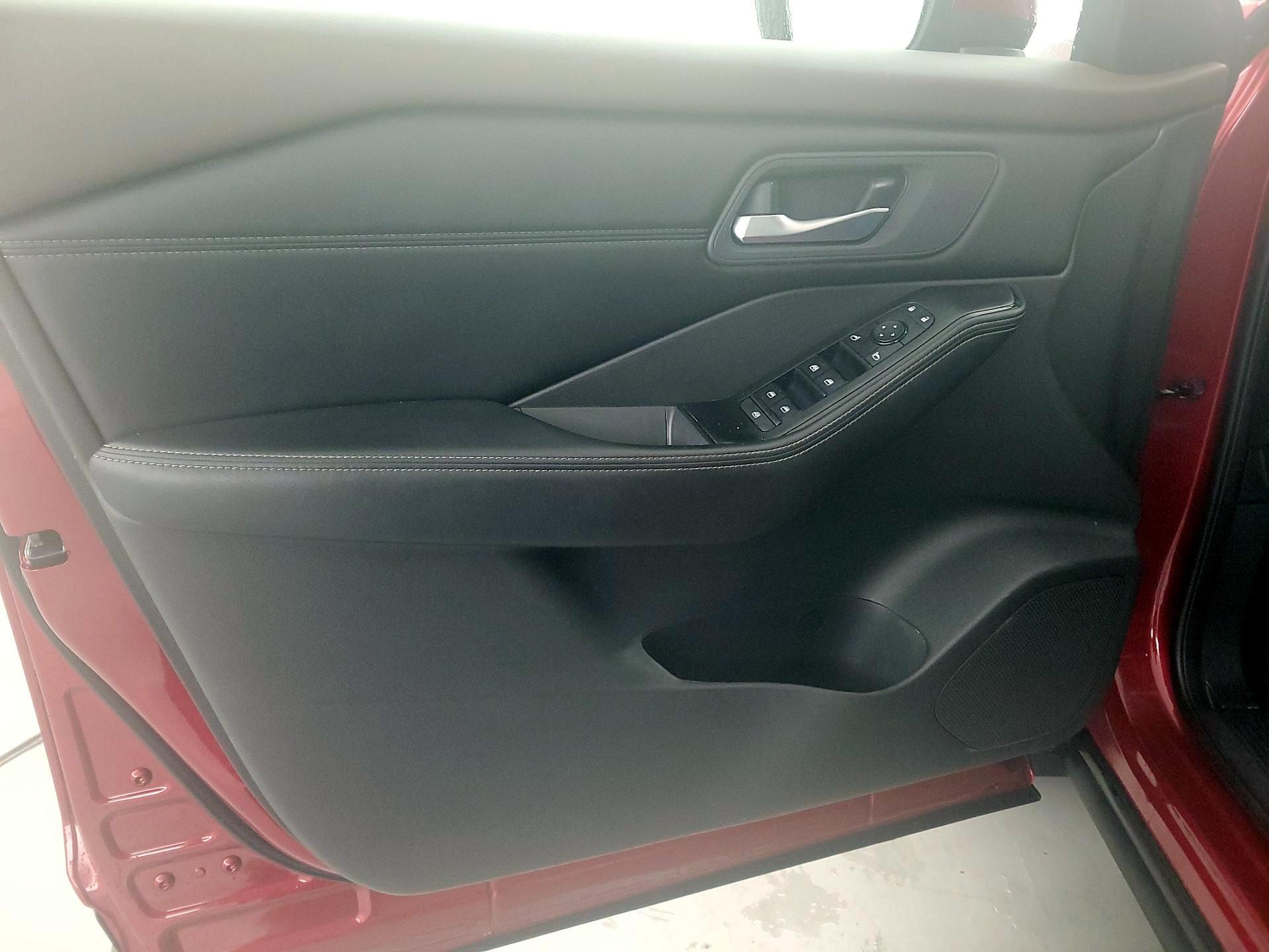 Thumbnail: 2022 Nissan Rogue - 12