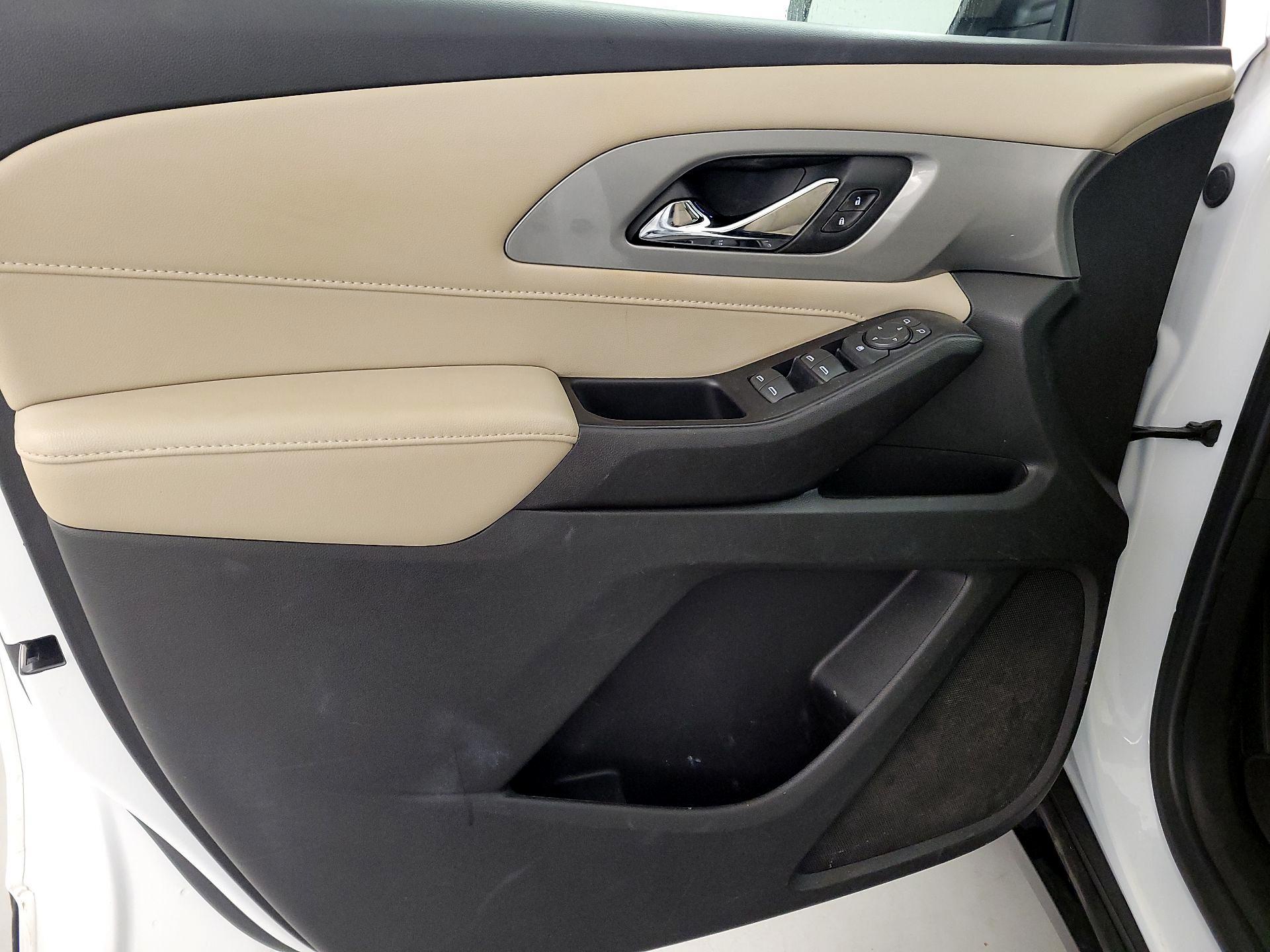 Thumbnail: 2022 Chevrolet Traverse - 12