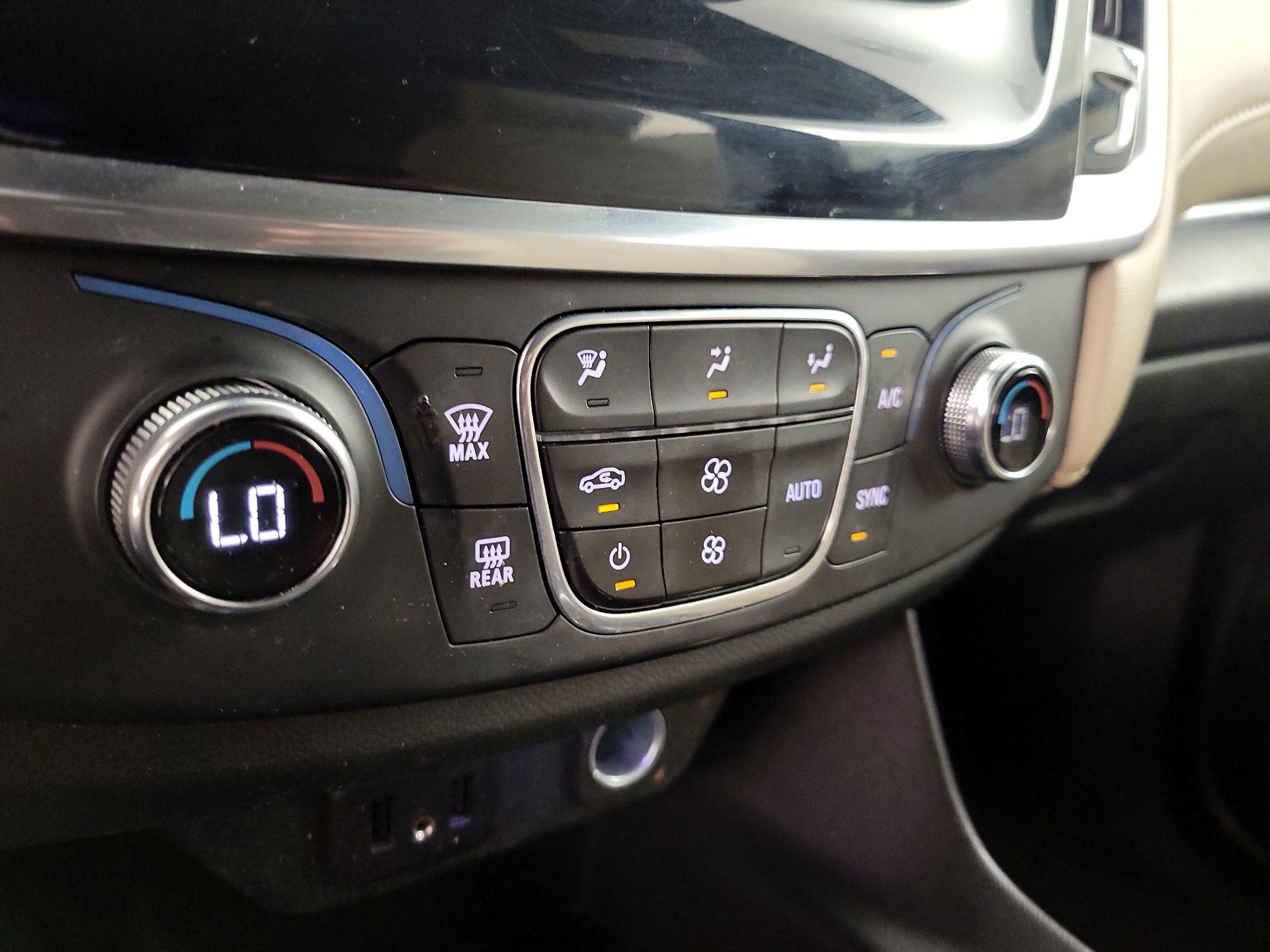 Thumbnail: 2022 Chevrolet Traverse - 16