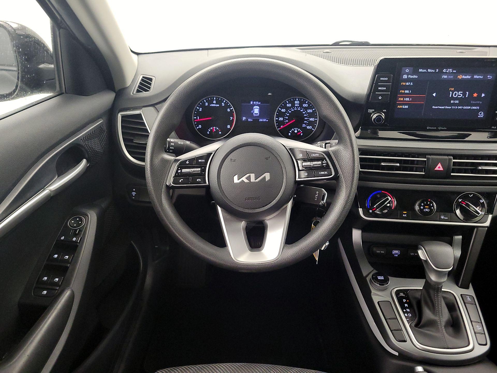 Thumbnail: 2023 Kia Seltos - 10