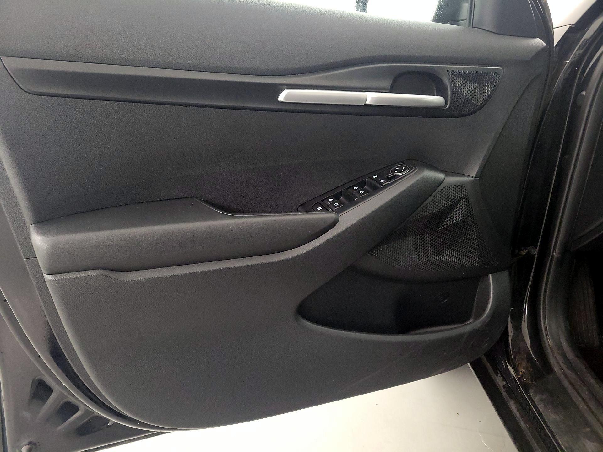 Thumbnail: 2023 Kia Seltos - 12