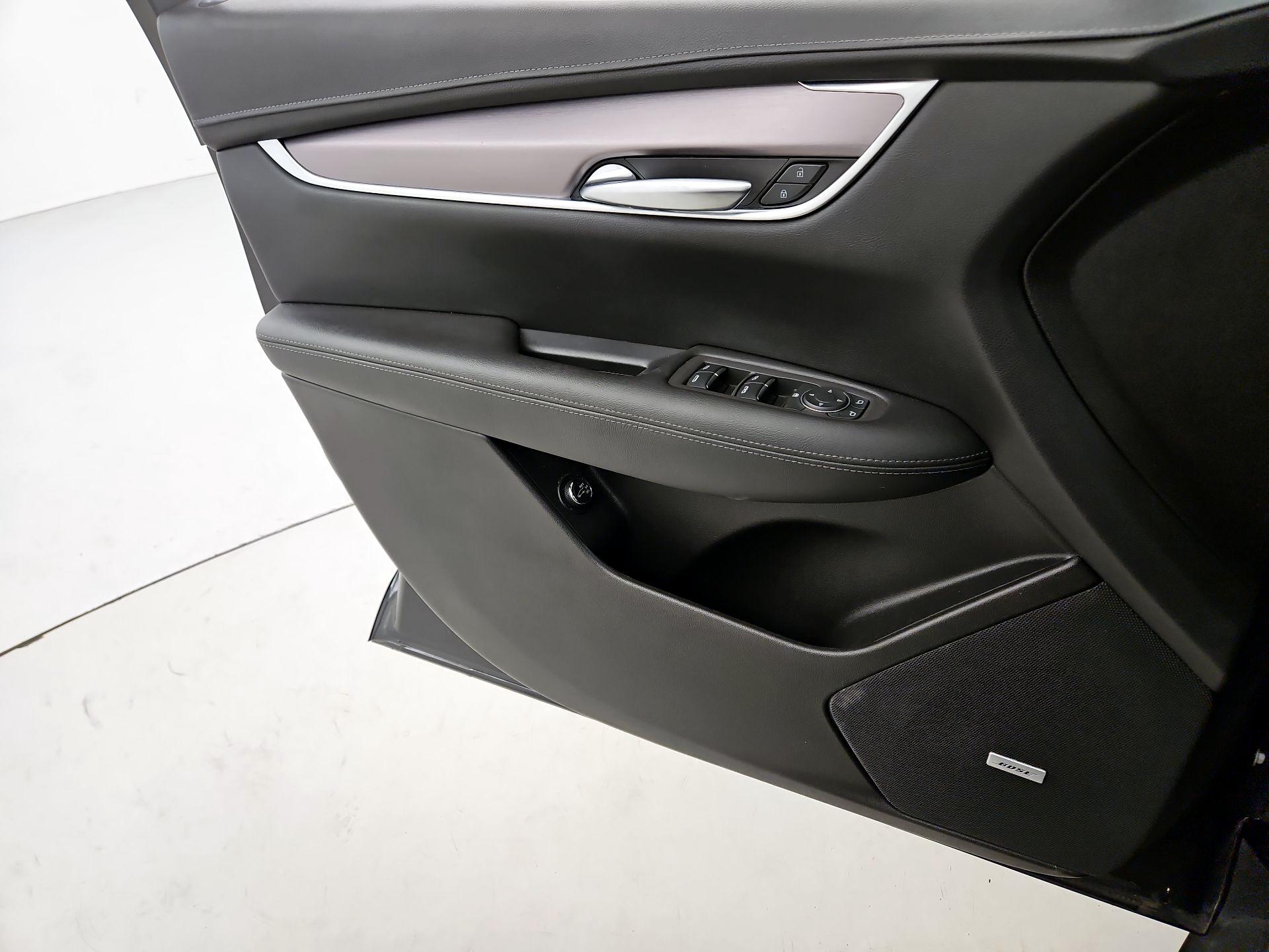 Thumbnail: 2022 Cadillac XT5 - 12