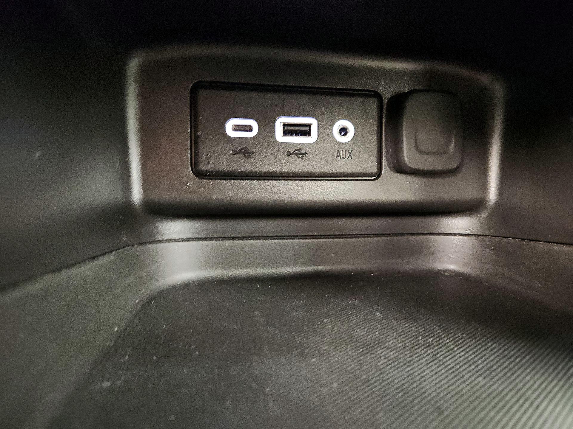 Thumbnail: 2023 Chevrolet Equinox - 18