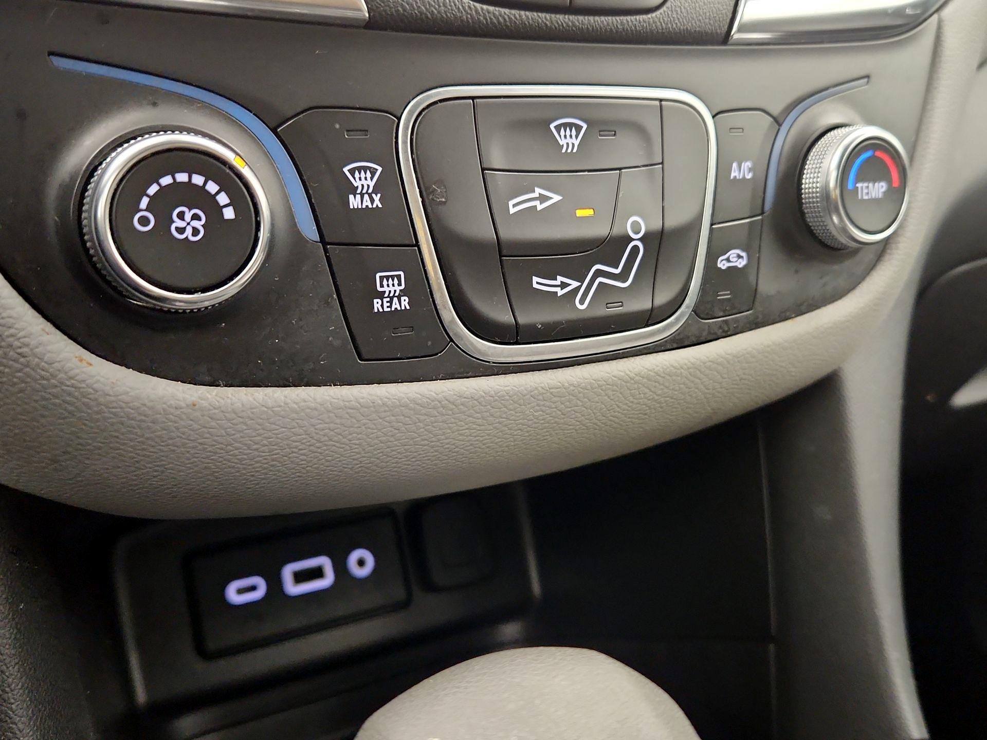 Thumbnail: 2022 Chevrolet Equinox - 16