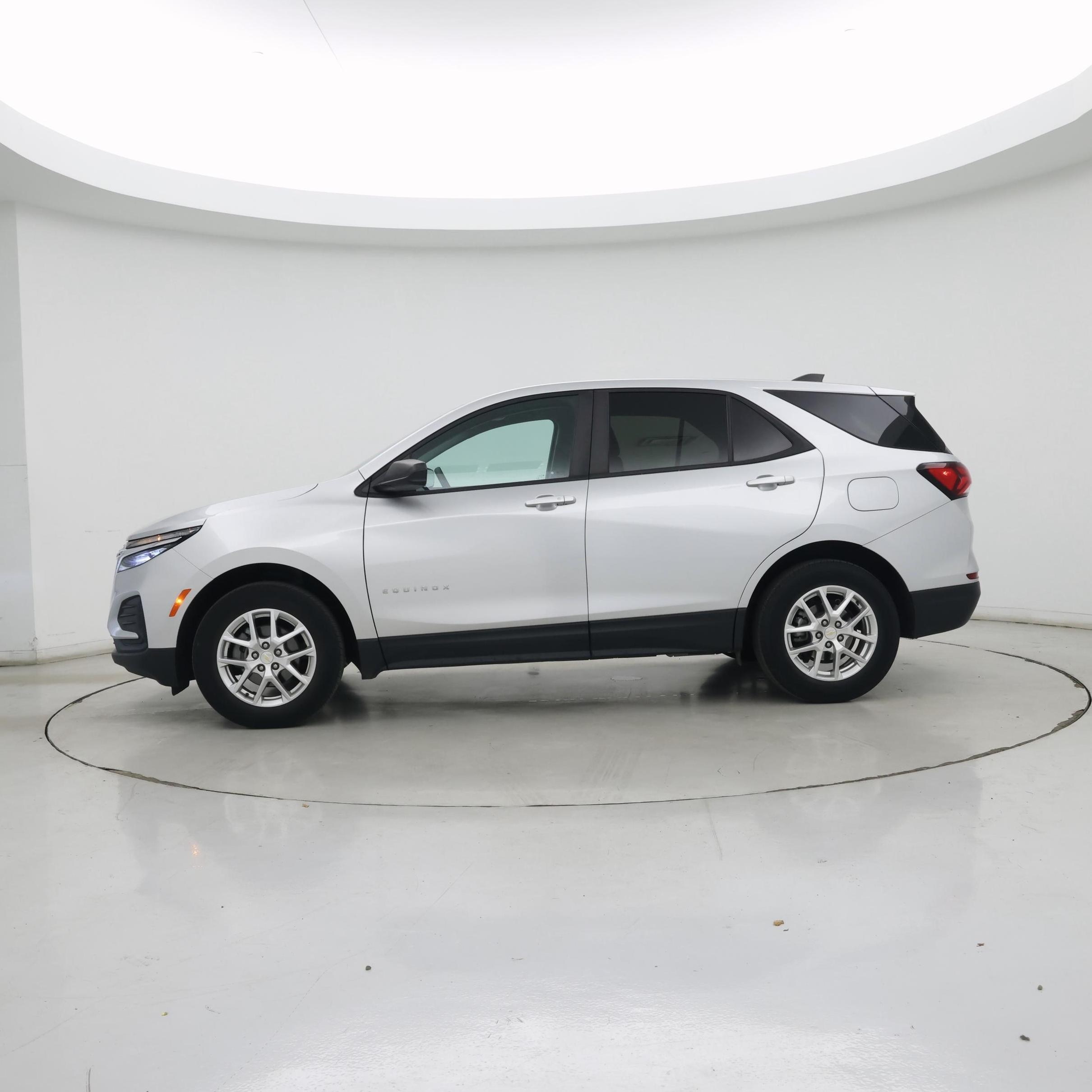 Thumbnail: 2022 Chevrolet Equinox - 3