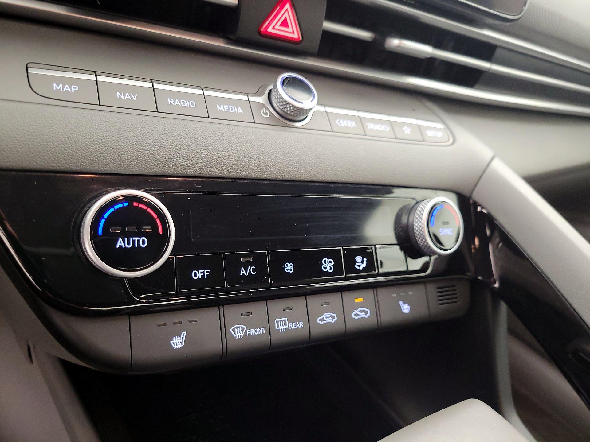 Thumbnail: 2023 Hyundai Elantra - 17