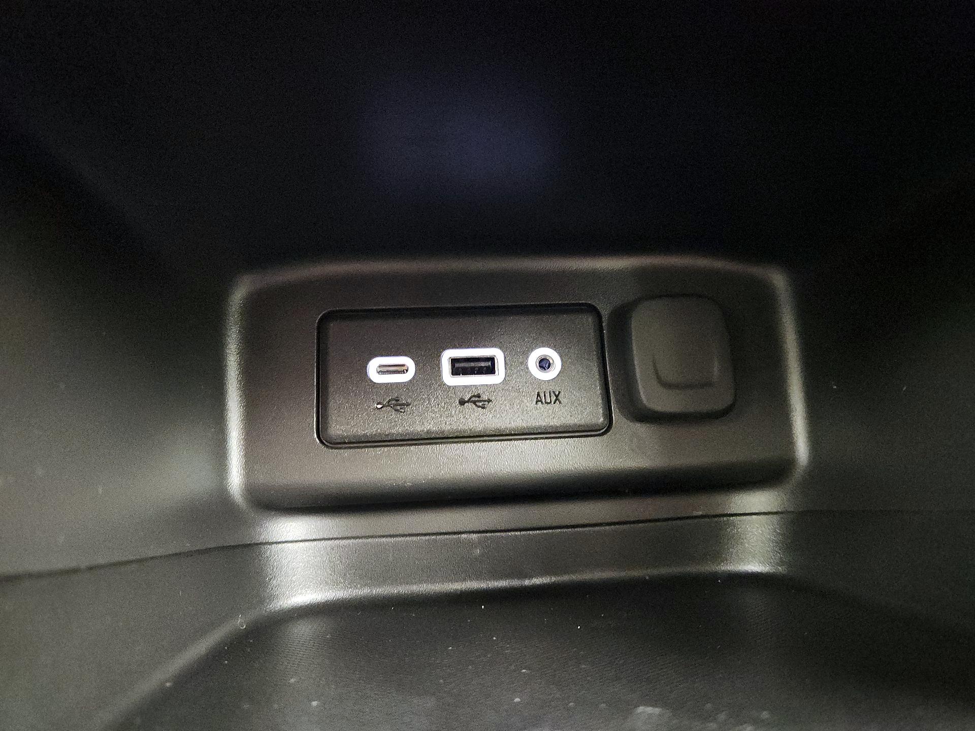 Thumbnail: 2022 Chevrolet Equinox - 18