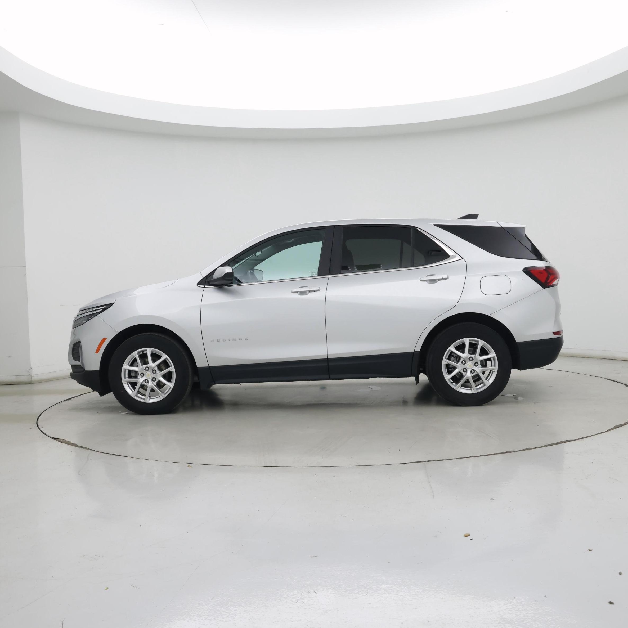 Thumbnail: 2022 Chevrolet Equinox - 3