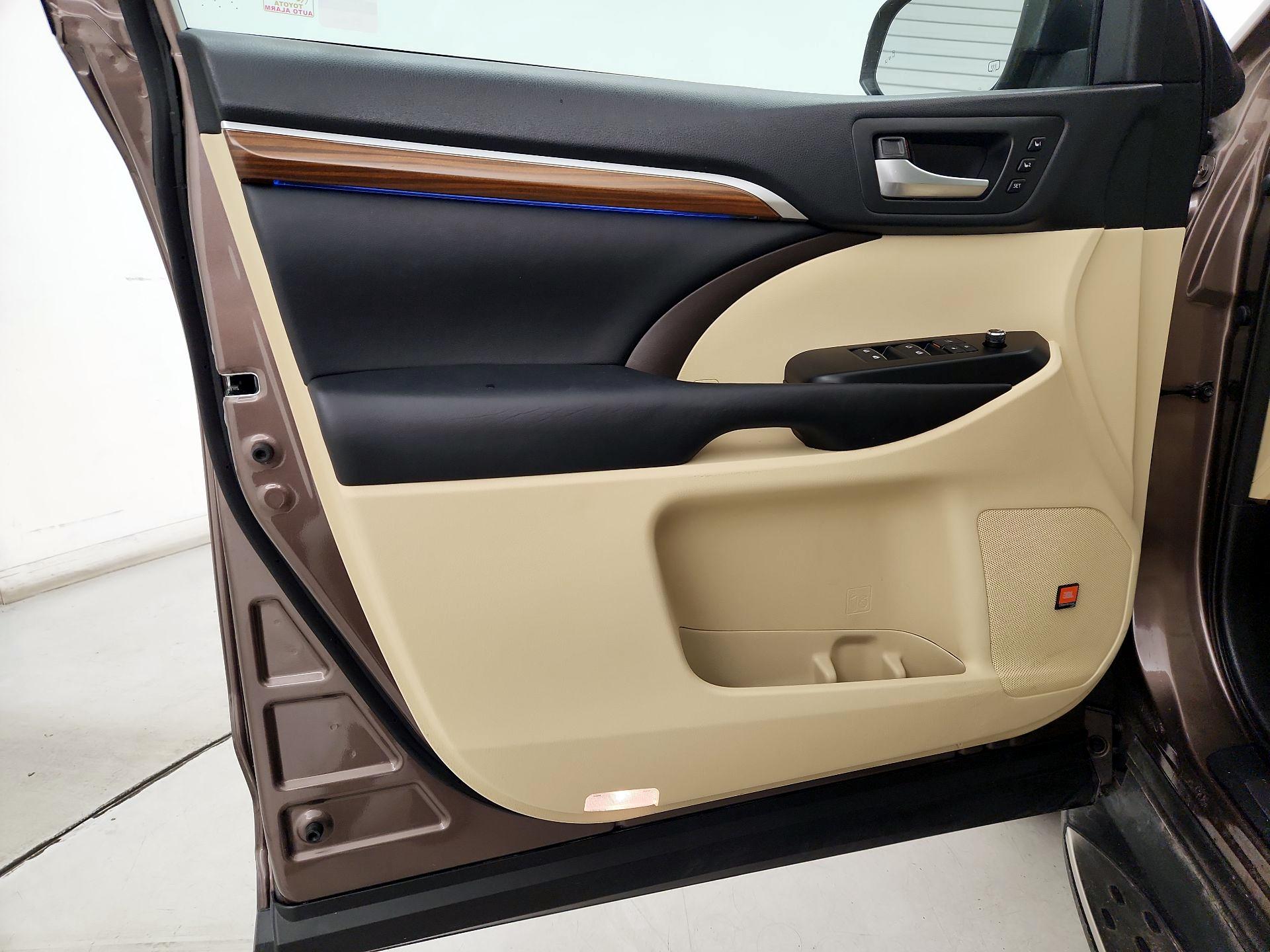 Thumbnail: 2018 Toyota Highlander - 12