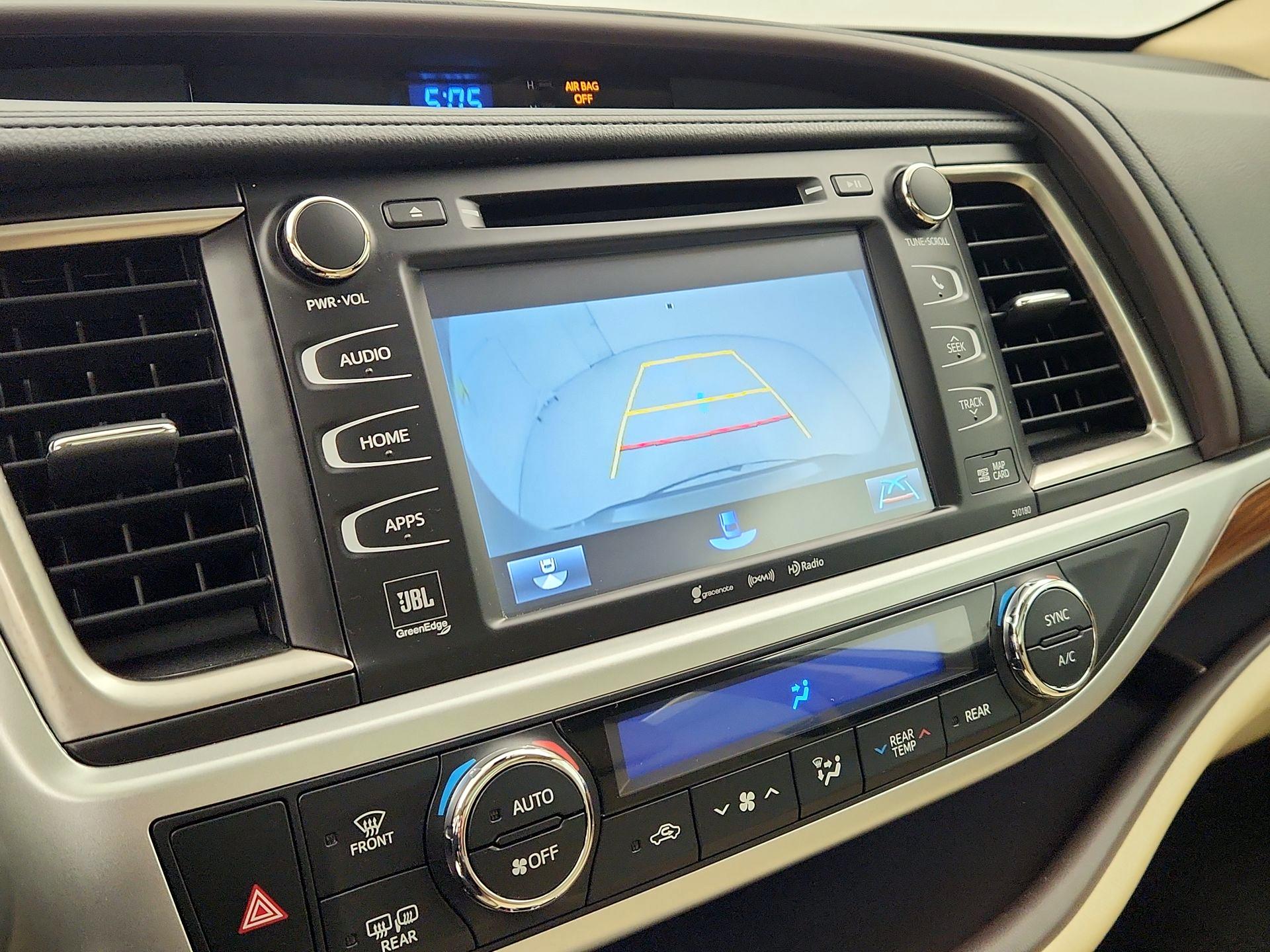 Thumbnail: 2018 Toyota Highlander - 15