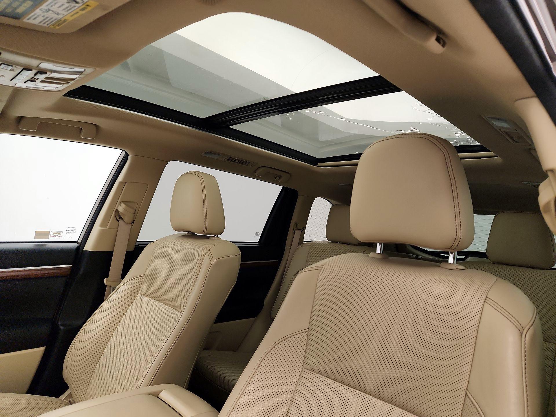 Thumbnail: 2018 Toyota Highlander - 20