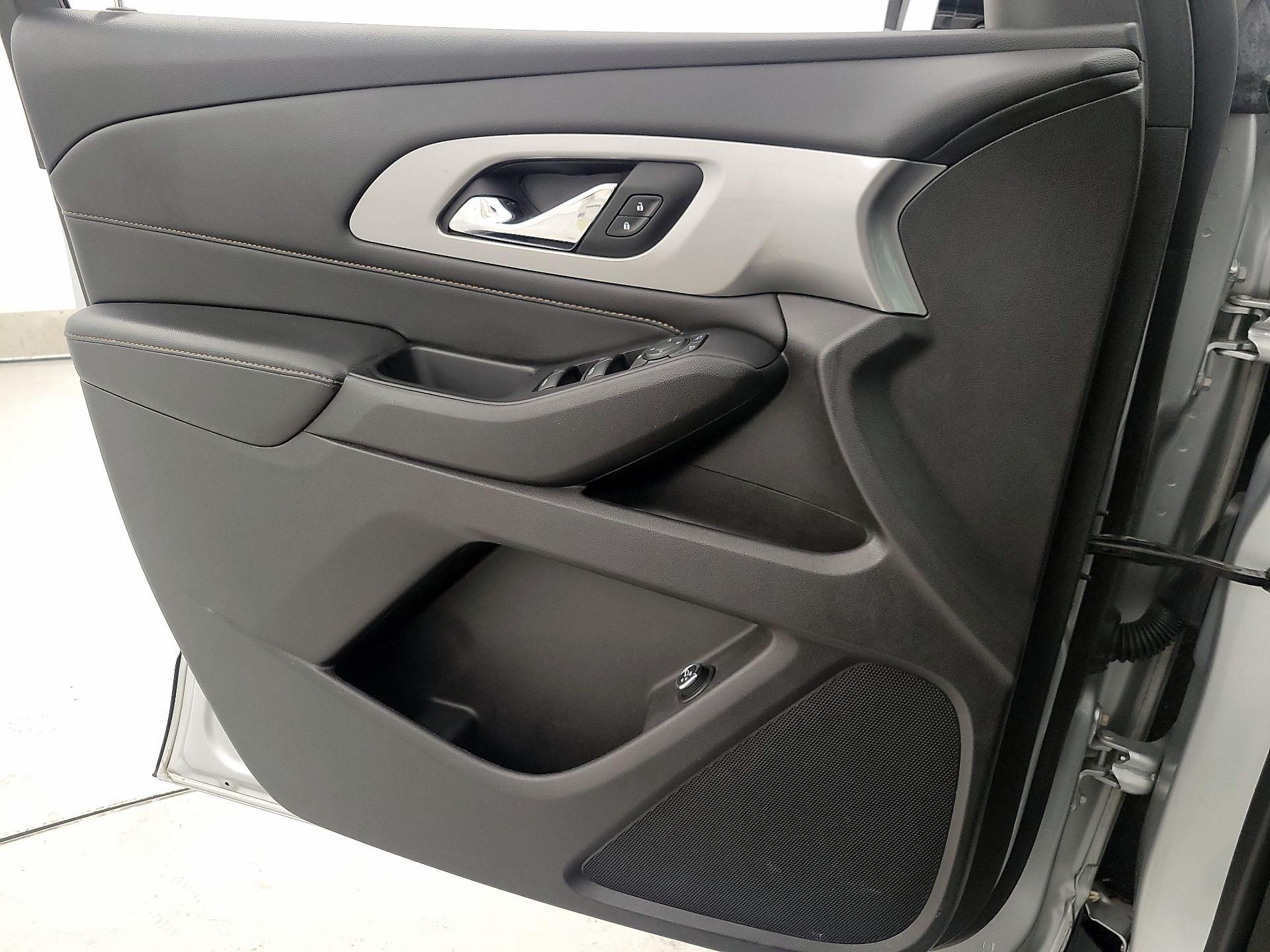 Thumbnail: 2018 Chevrolet Traverse - 12