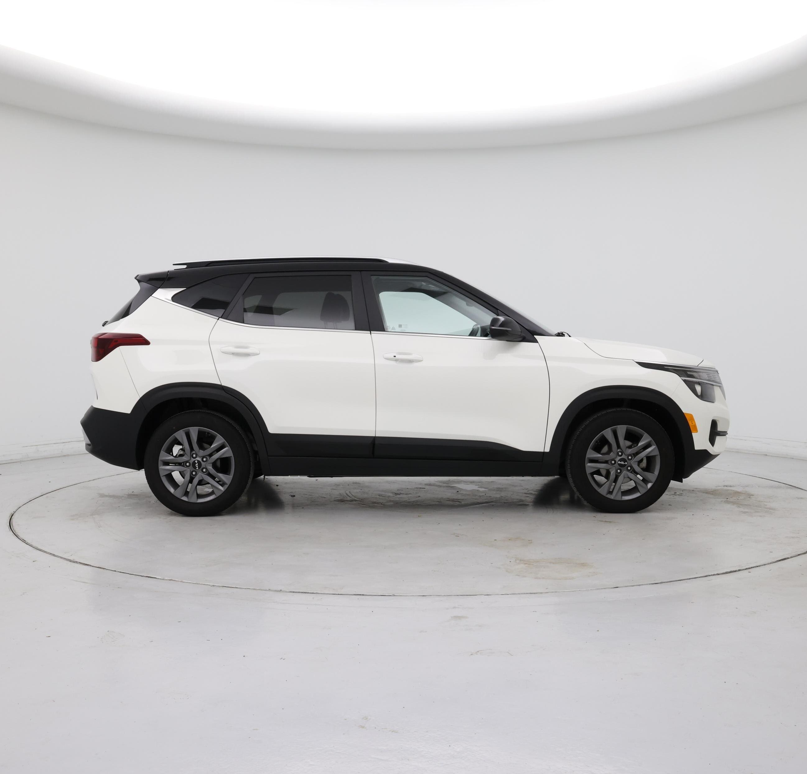 Thumbnail: 2023 Kia Seltos - 7