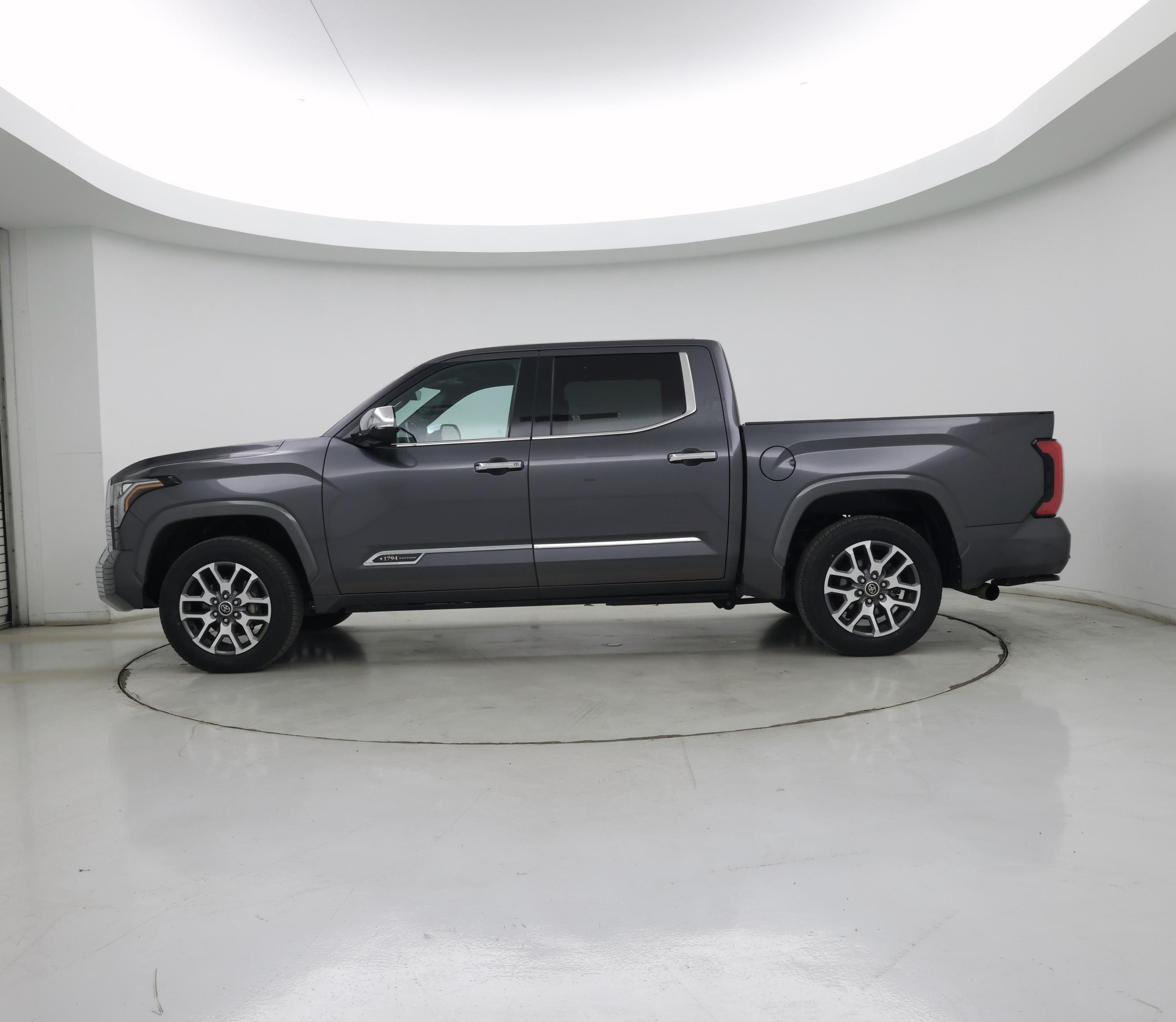 Thumbnail: 2022 Toyota Tundra - 3