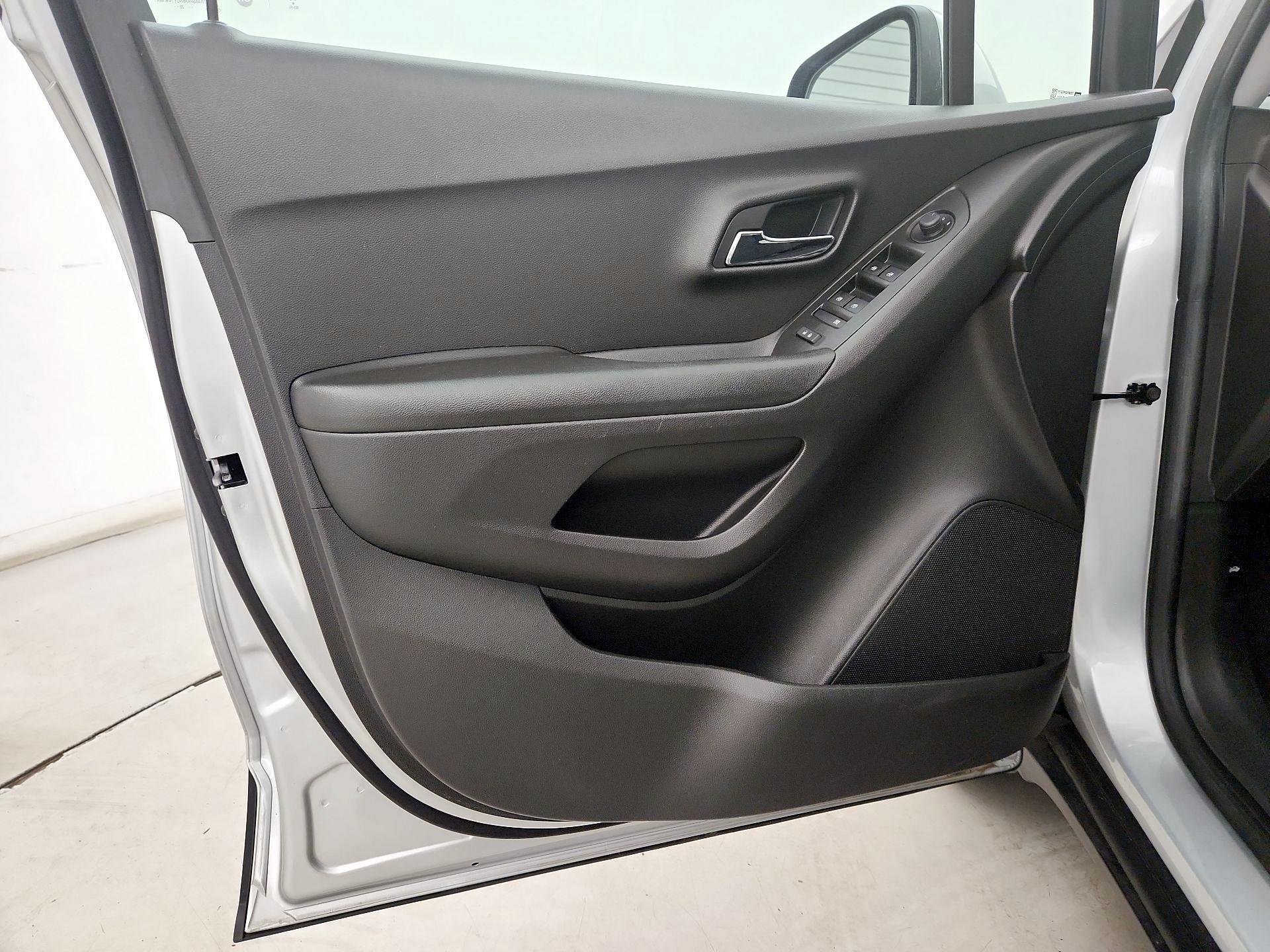 Thumbnail: 2021 Chevrolet Trax - 12