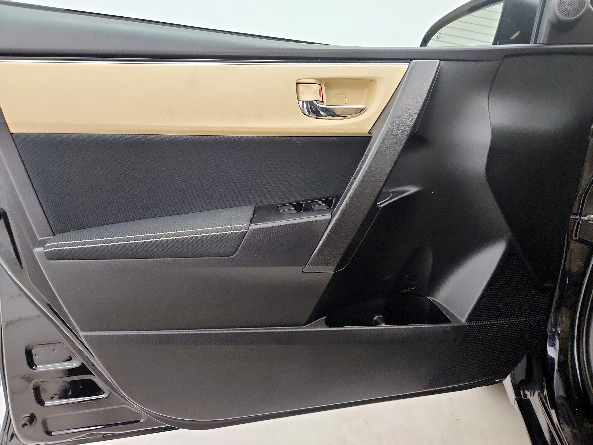 Thumbnail: 2017 Toyota Corolla - 12