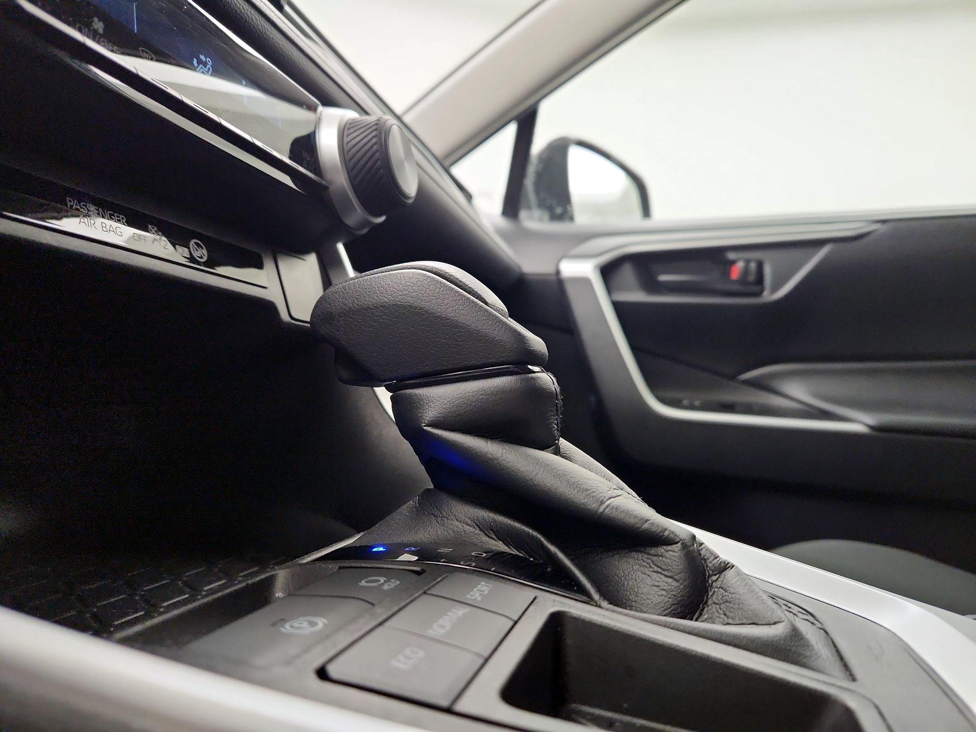 Thumbnail: 2021 Toyota RAV4 - 17