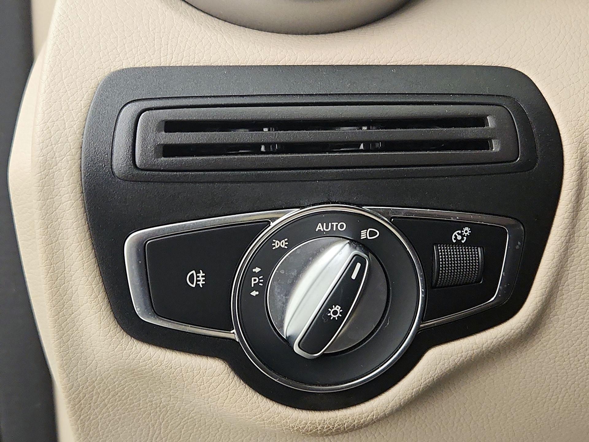 Thumbnail: 2023 Mercedes-Benz GLC - 13