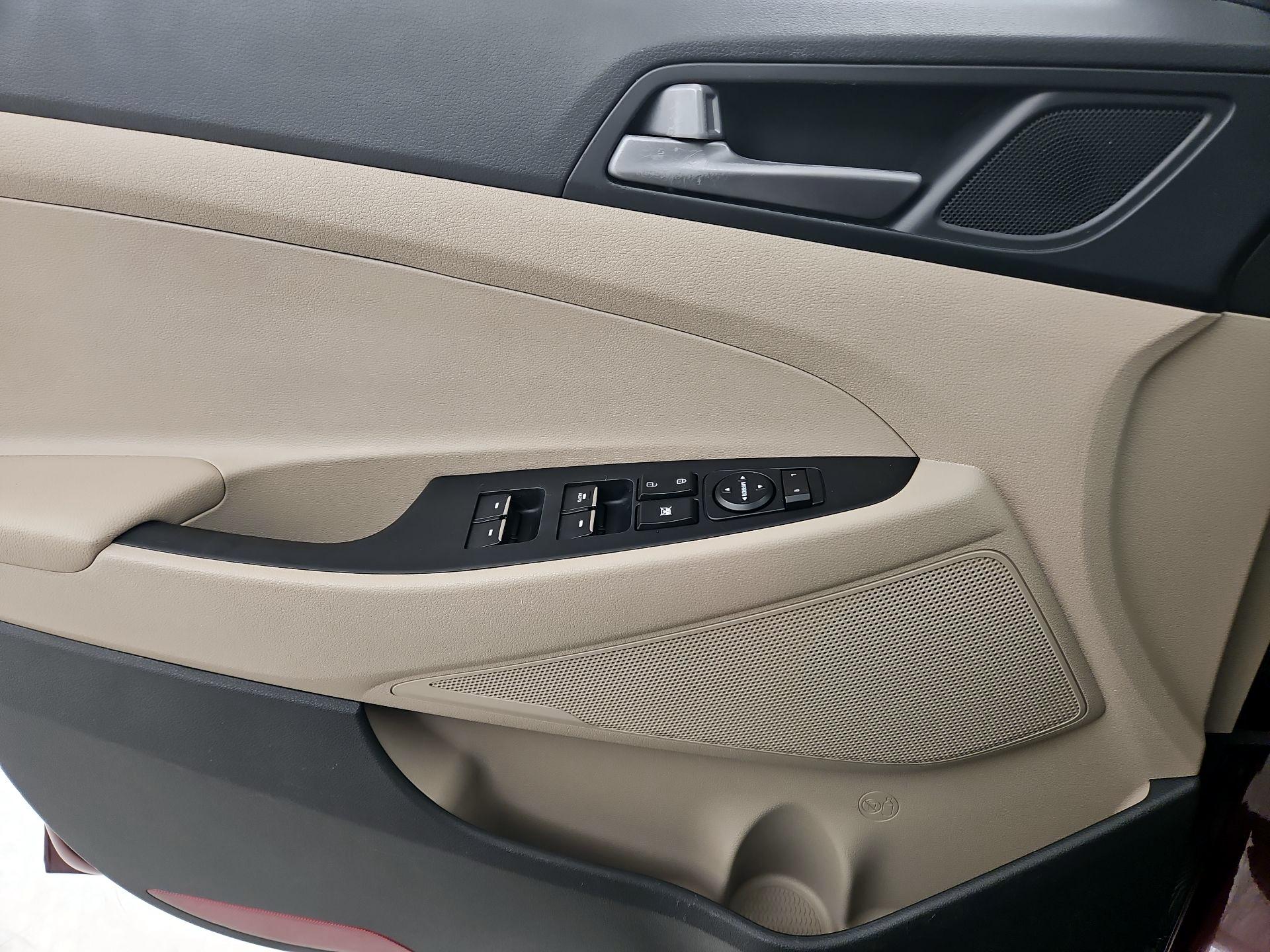 Thumbnail: 2016 Hyundai Tucson - 12