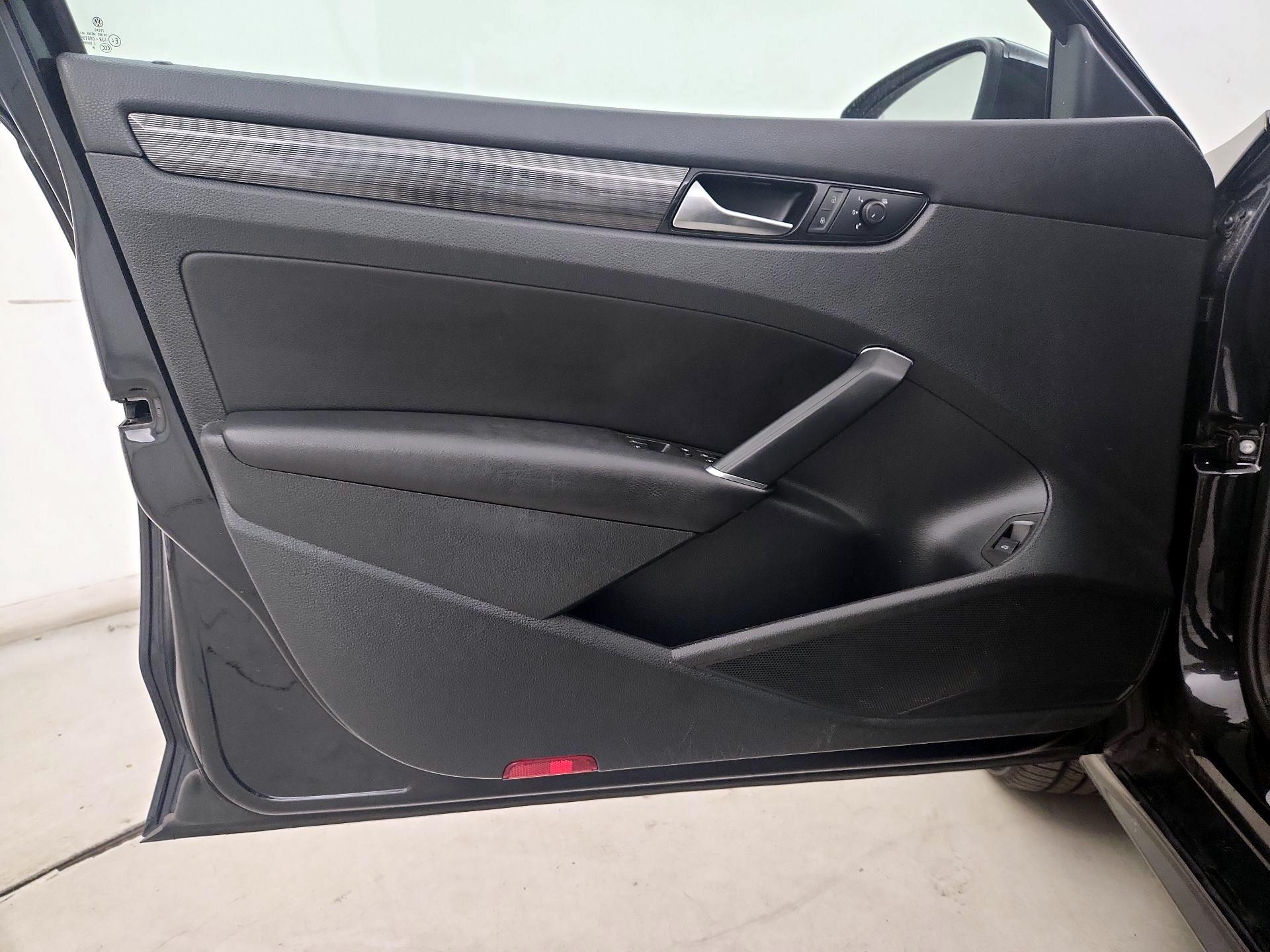 Thumbnail: 2020 Volkswagen Passat - 12