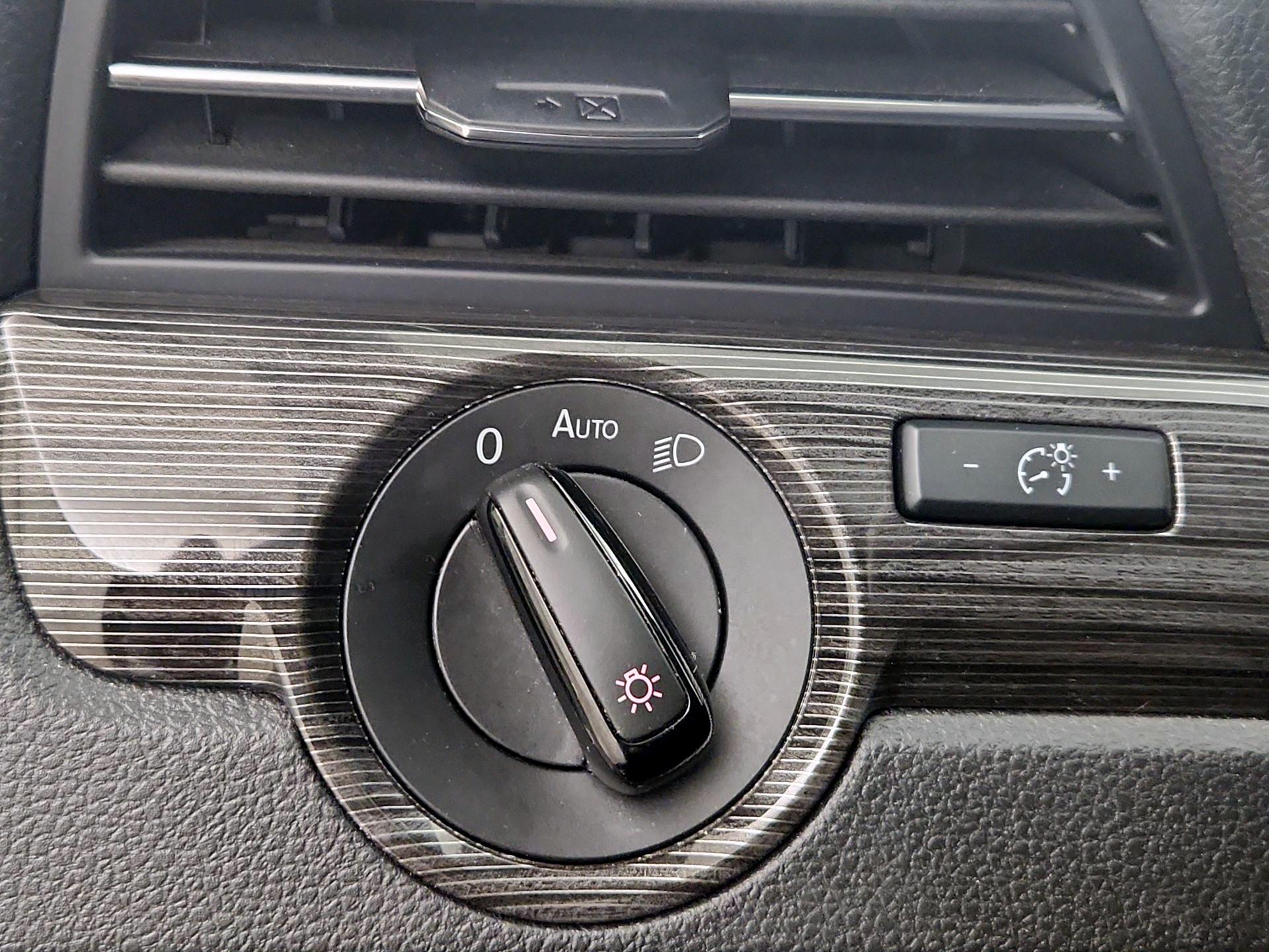 Thumbnail: 2020 Volkswagen Passat - 13