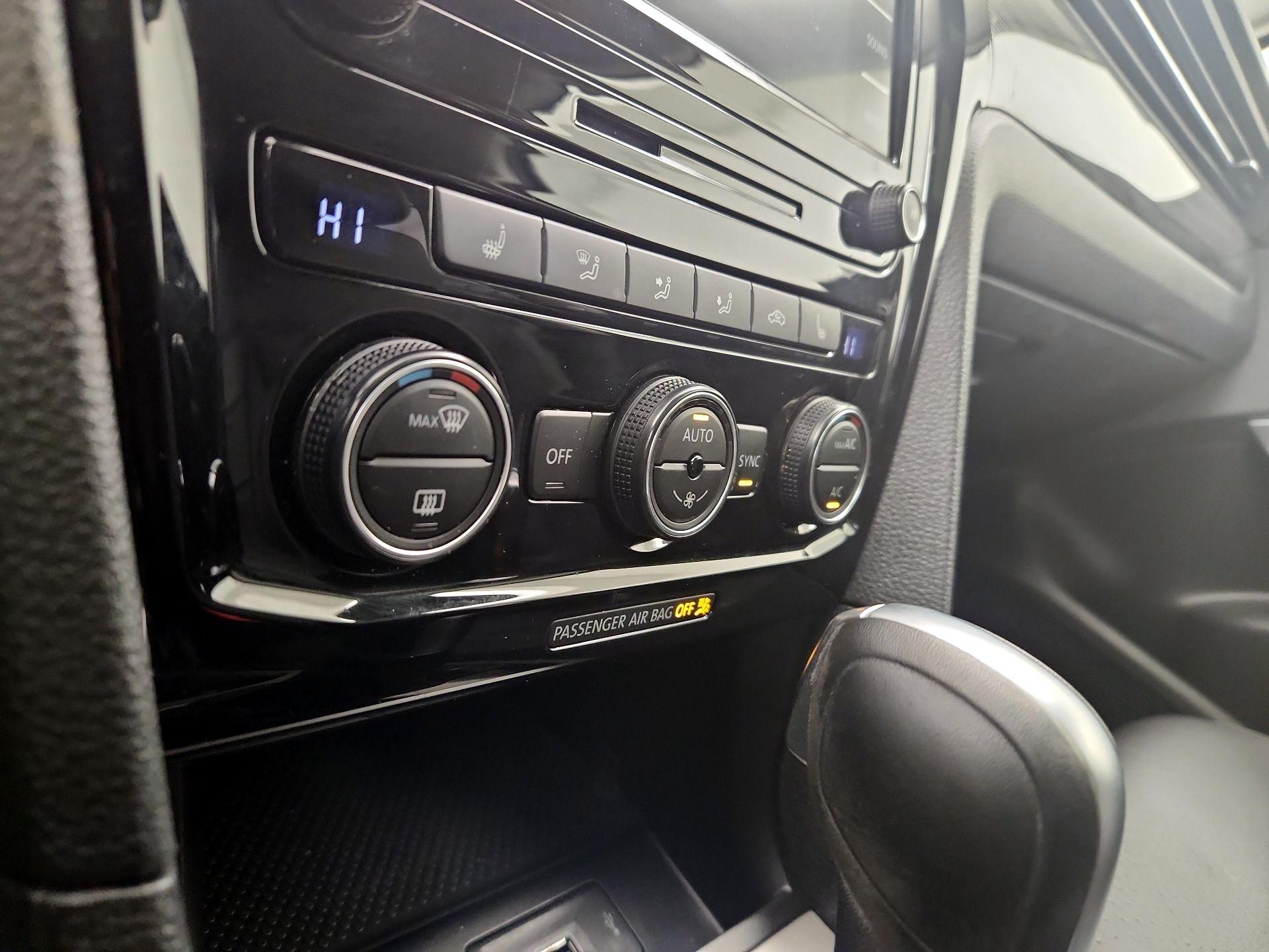 Thumbnail: 2020 Volkswagen Passat - 16