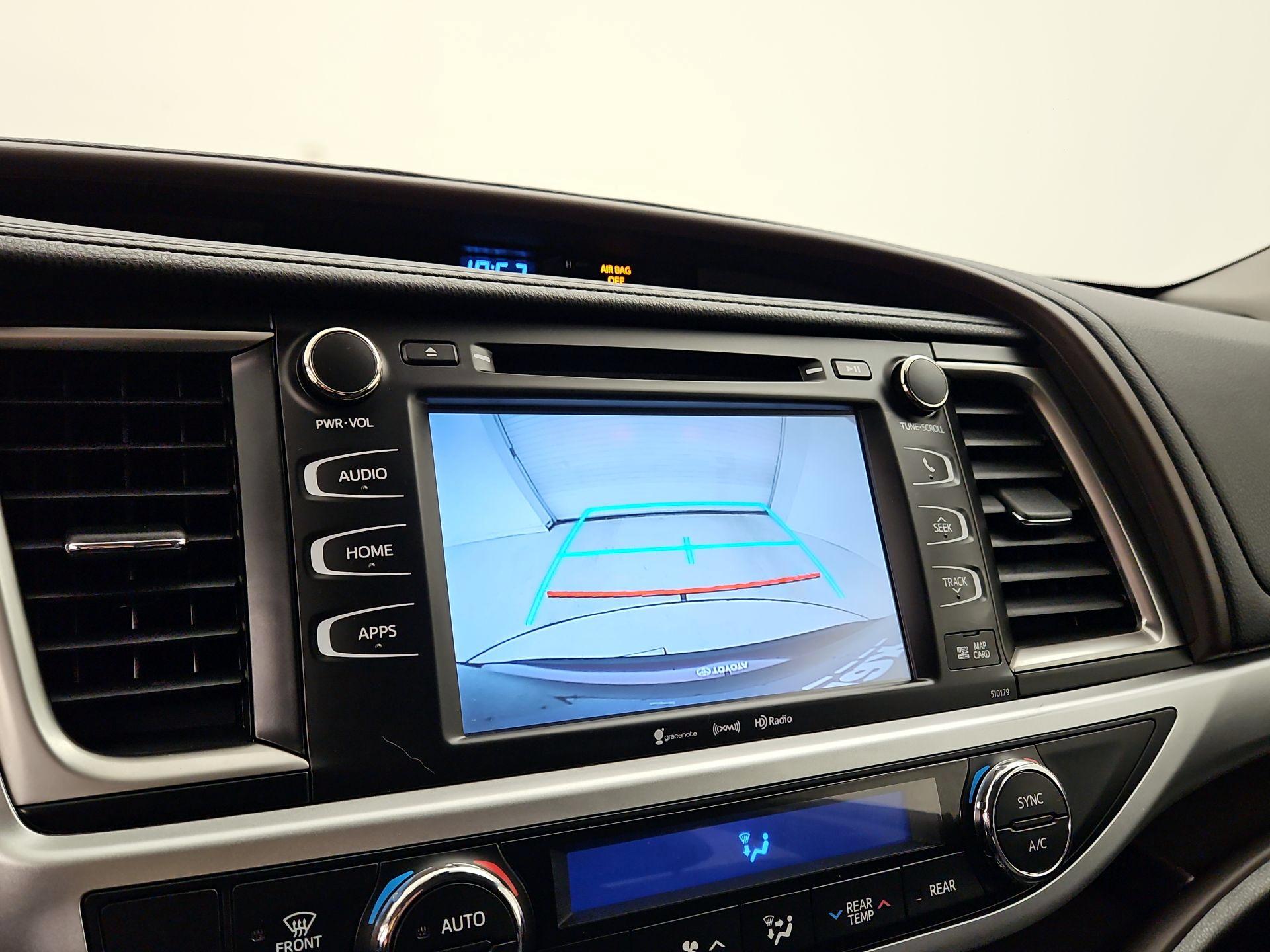 Thumbnail: 2018 Toyota Highlander - 14