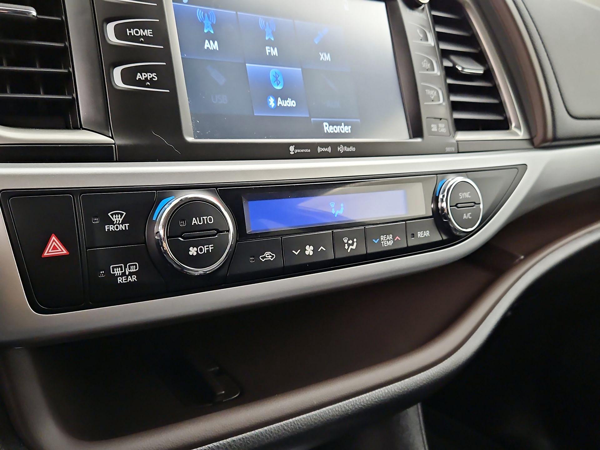 Thumbnail: 2018 Toyota Highlander - 16