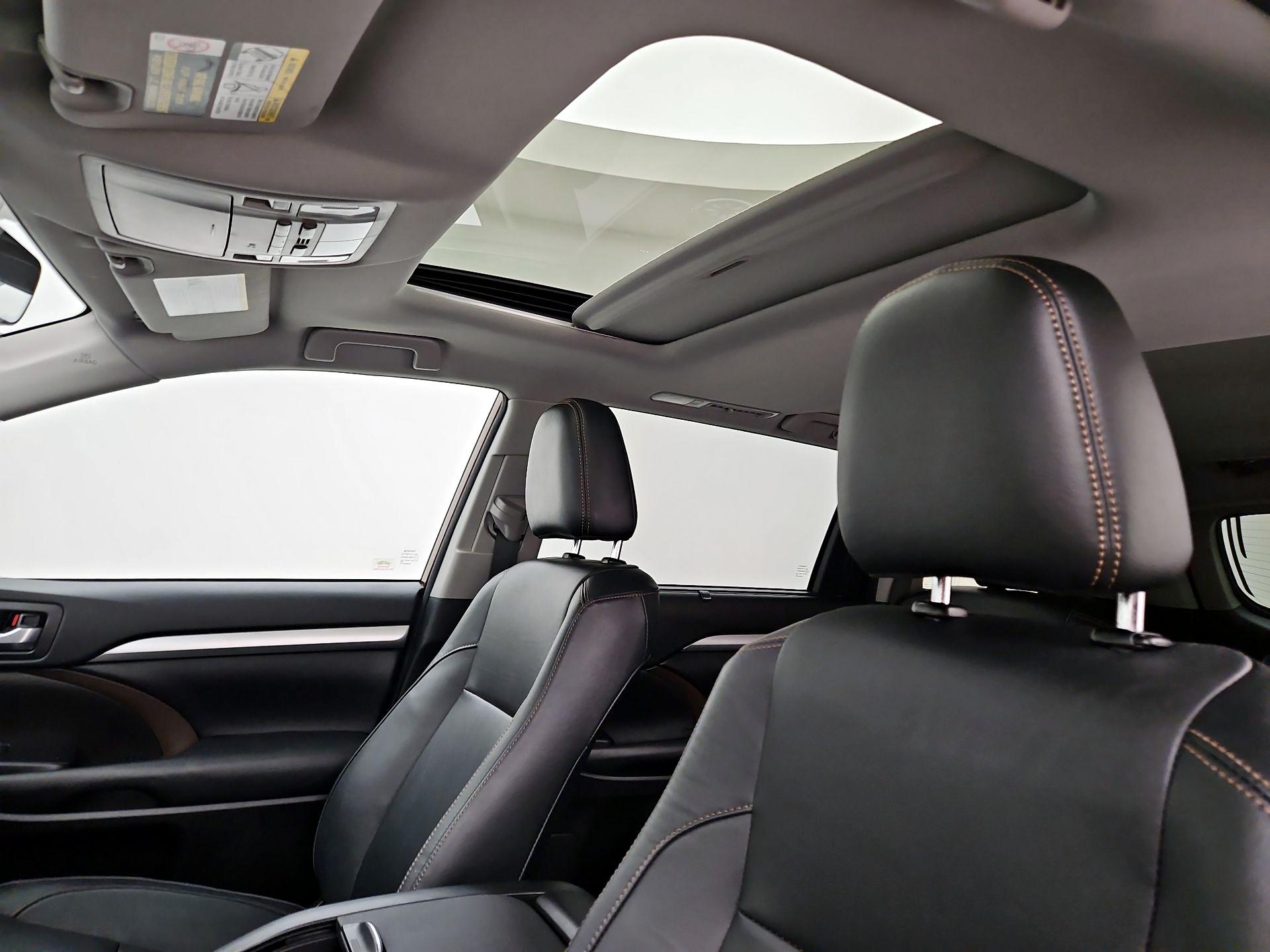 Thumbnail: 2018 Toyota Highlander - 18