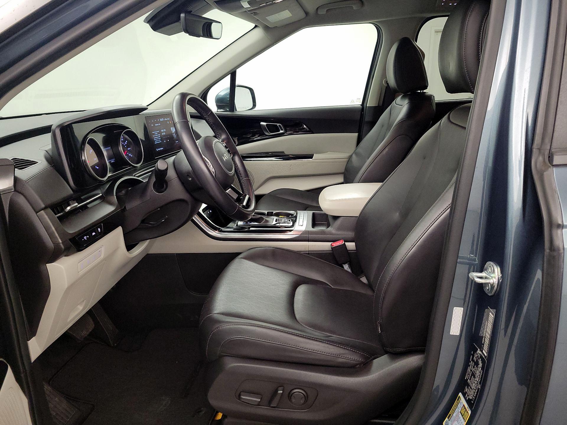 Thumbnail: 2023 Kia Carnival - 11