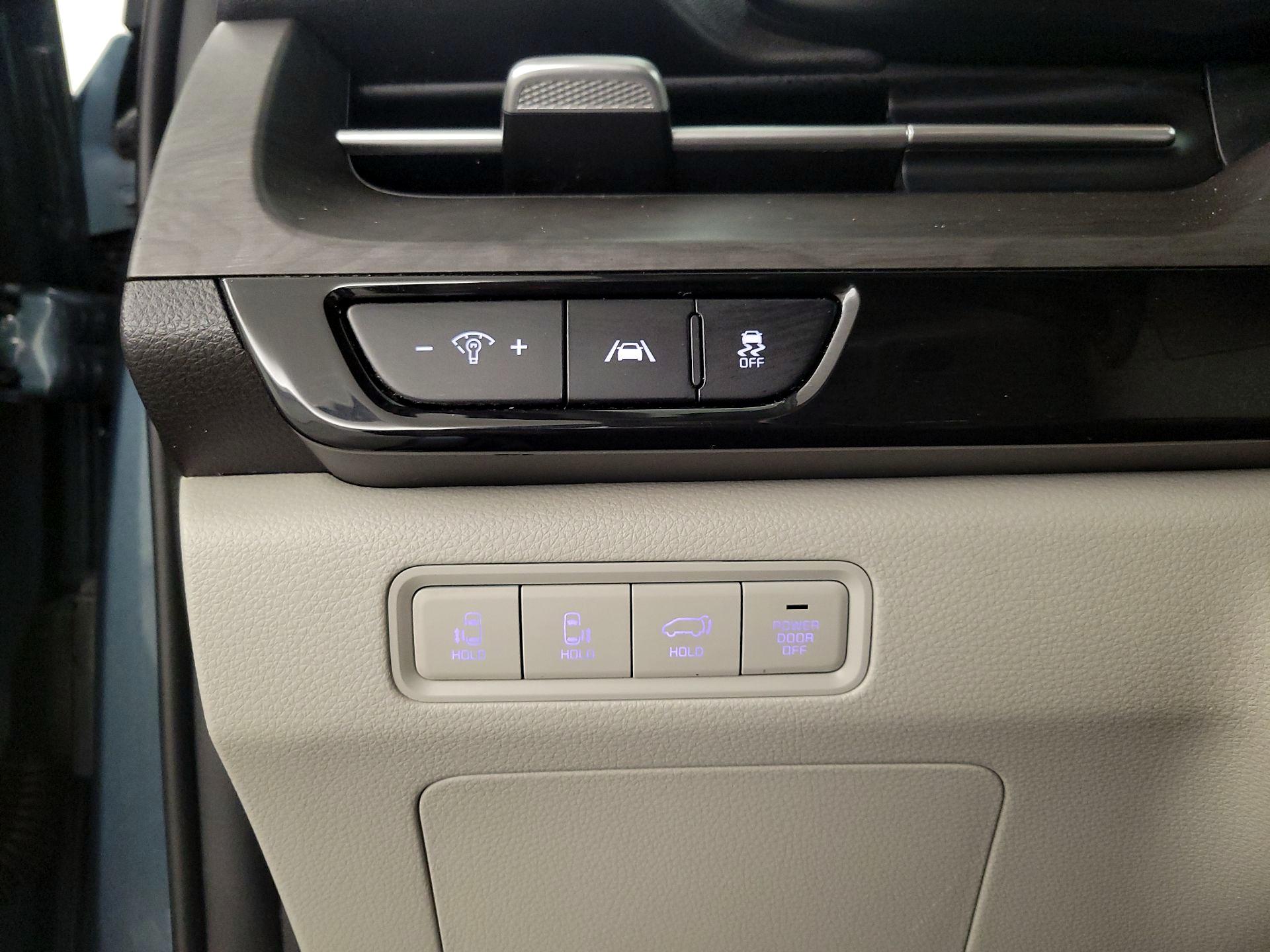 Thumbnail: 2023 Kia Carnival - 13