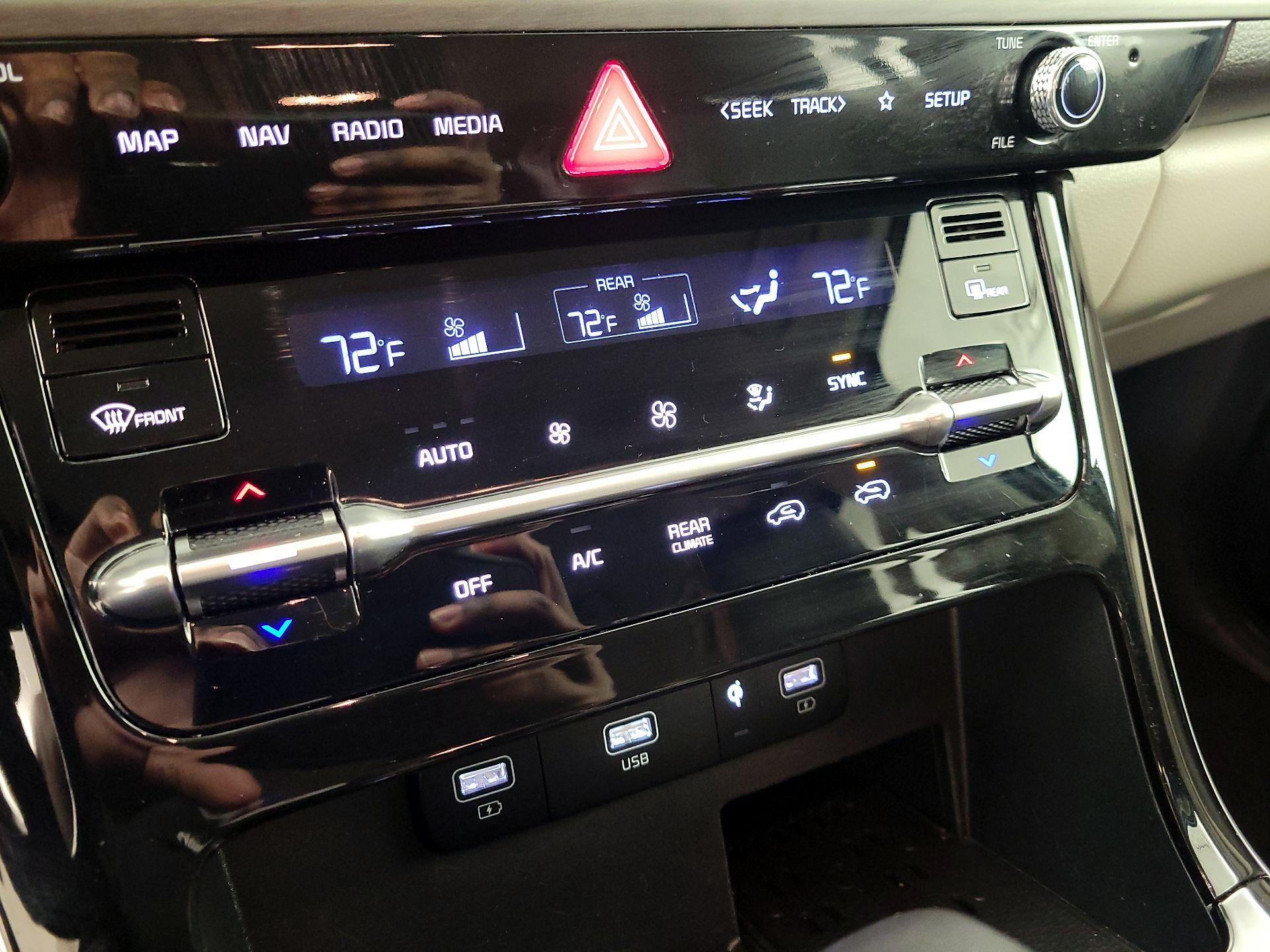 Thumbnail: 2023 Kia Carnival - 17