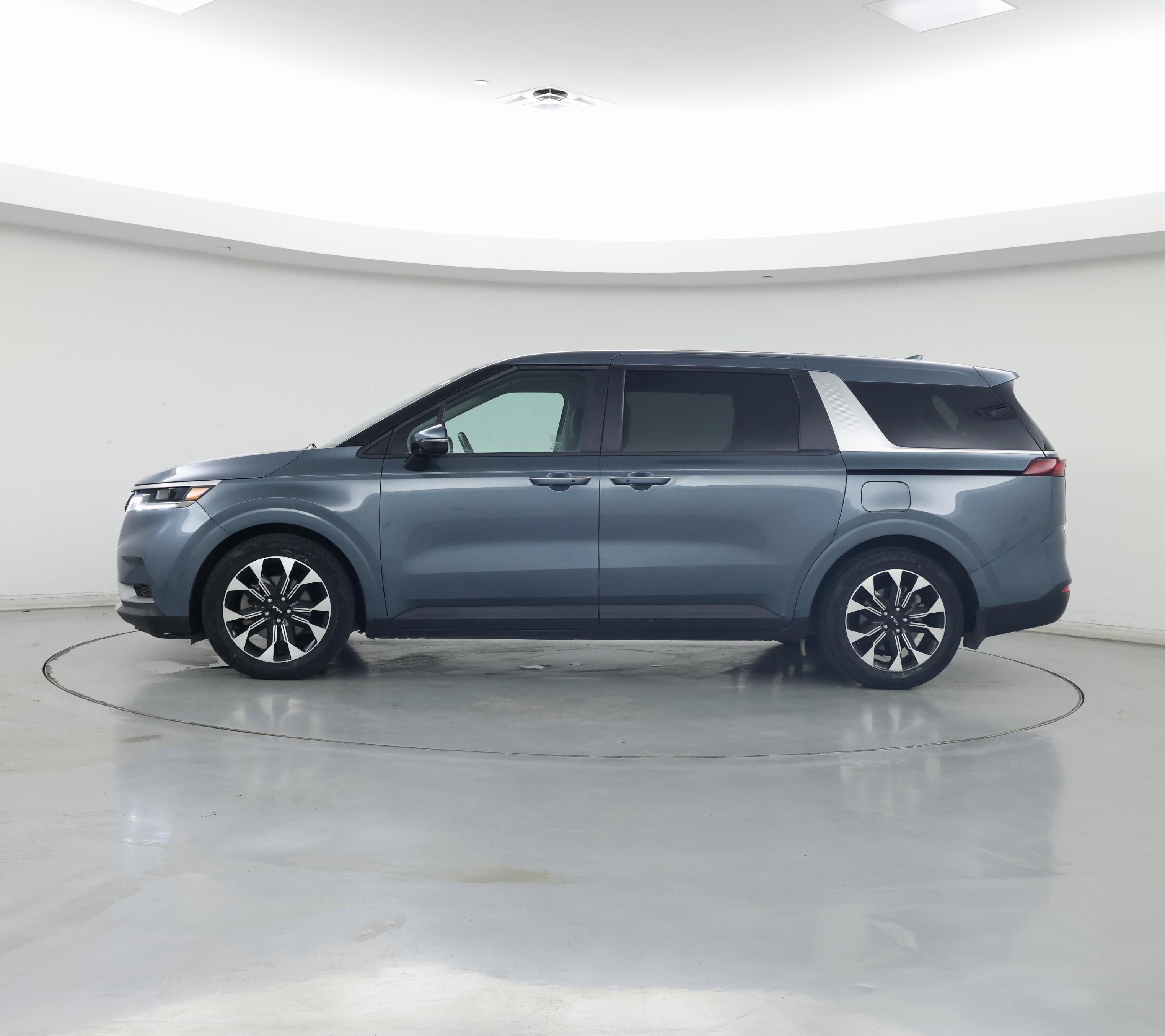 Thumbnail: 2023 Kia Carnival - 3