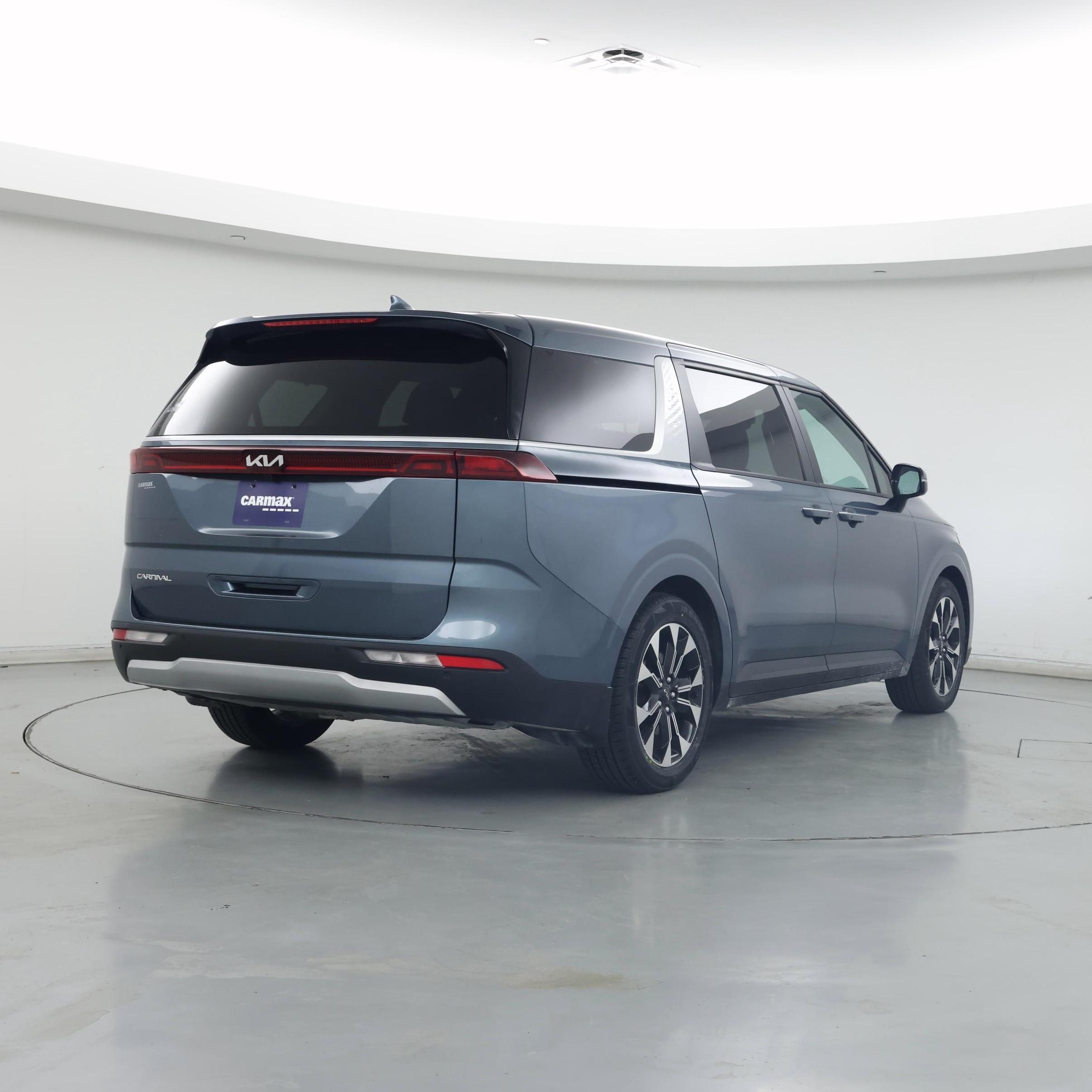 Thumbnail: 2023 Kia Carnival - 8