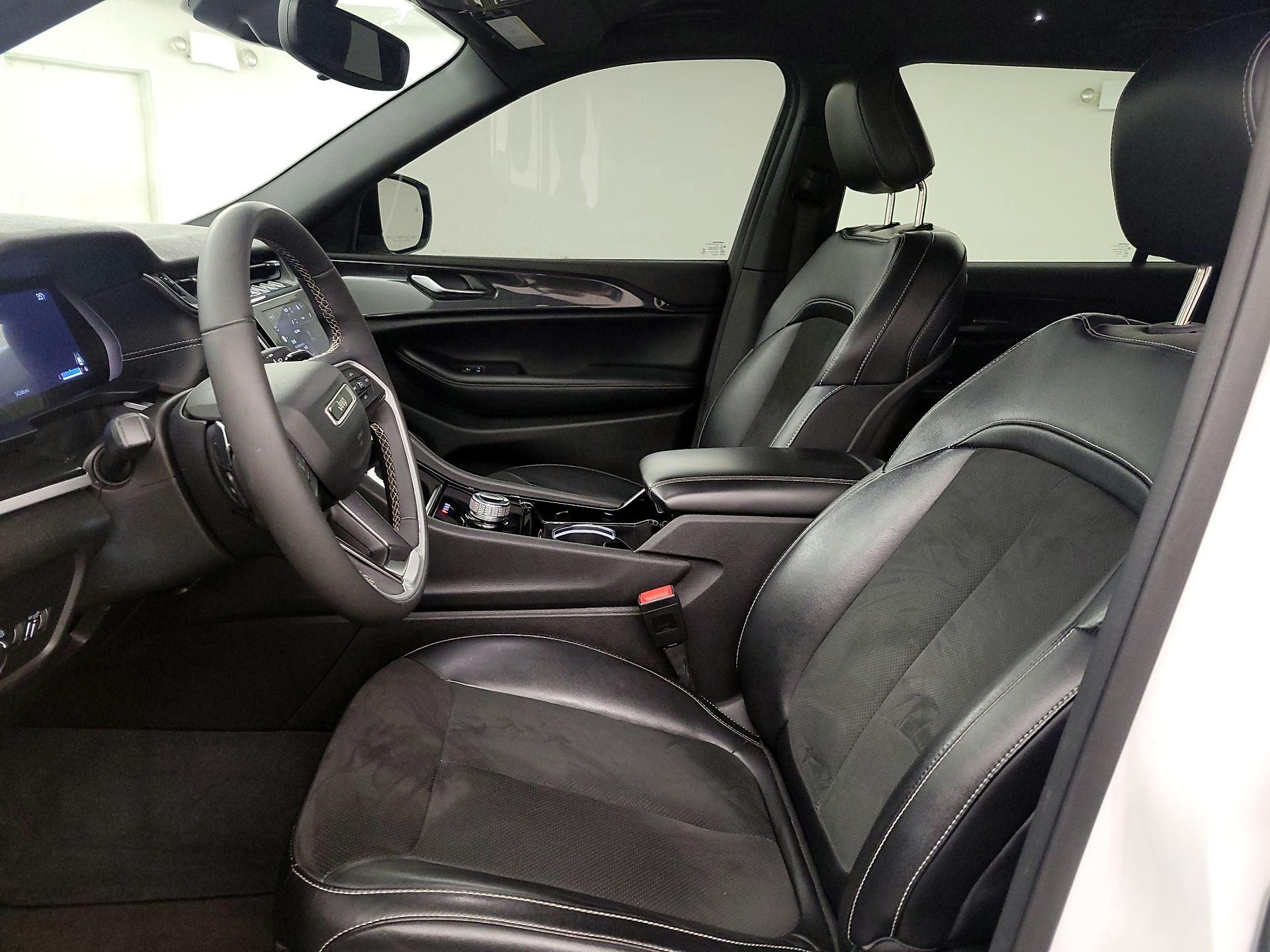 Thumbnail: 2023 Jeep Grand Cherokee L - 11