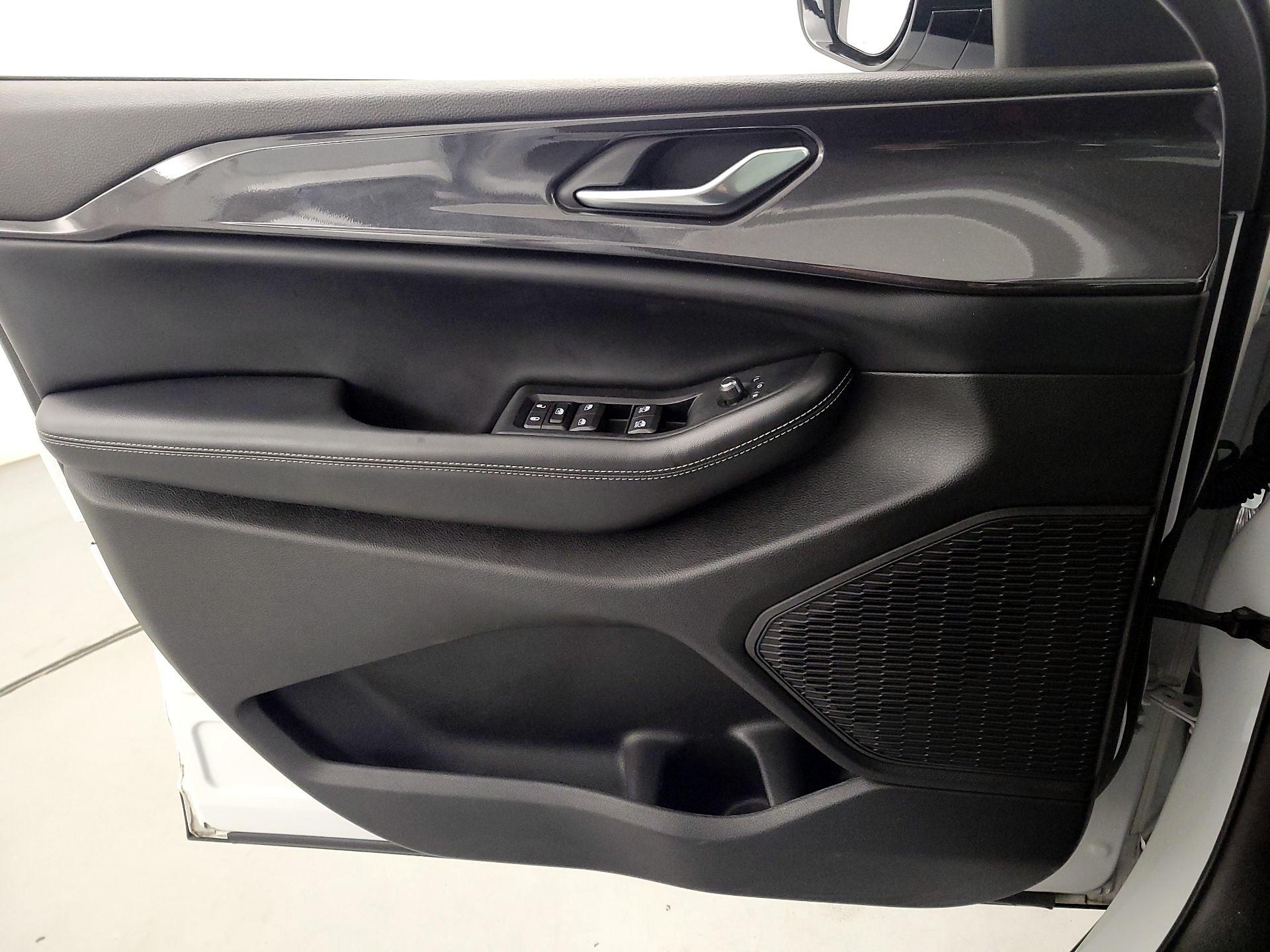 Thumbnail: 2023 Jeep Grand Cherokee L - 12