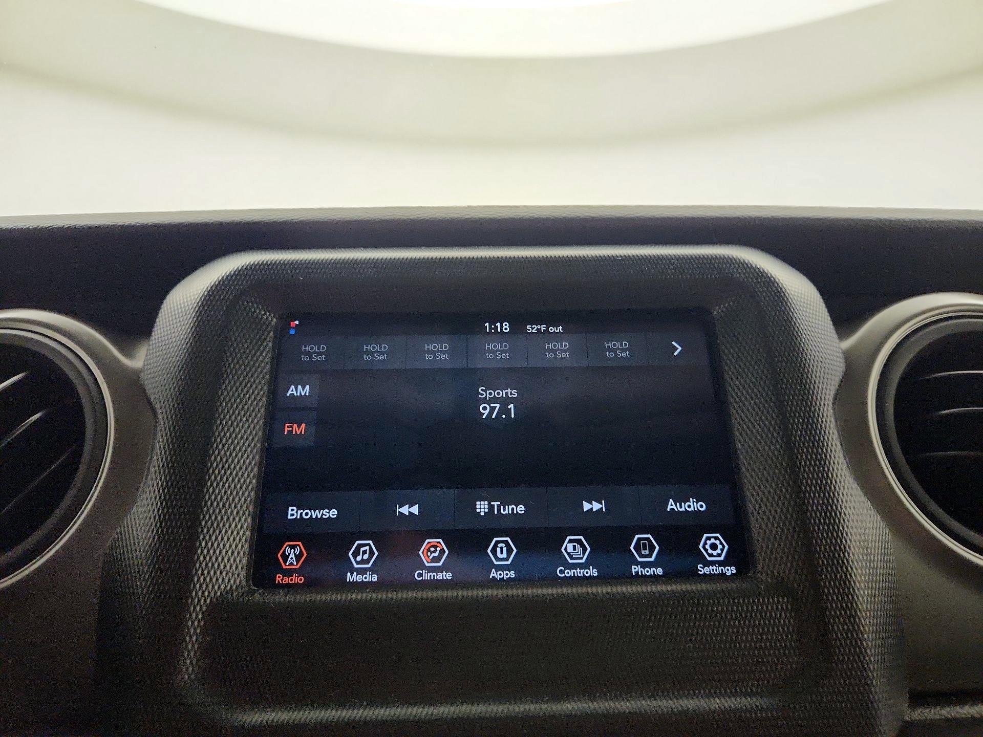 Thumbnail: 2022 Jeep Gladiator - 15