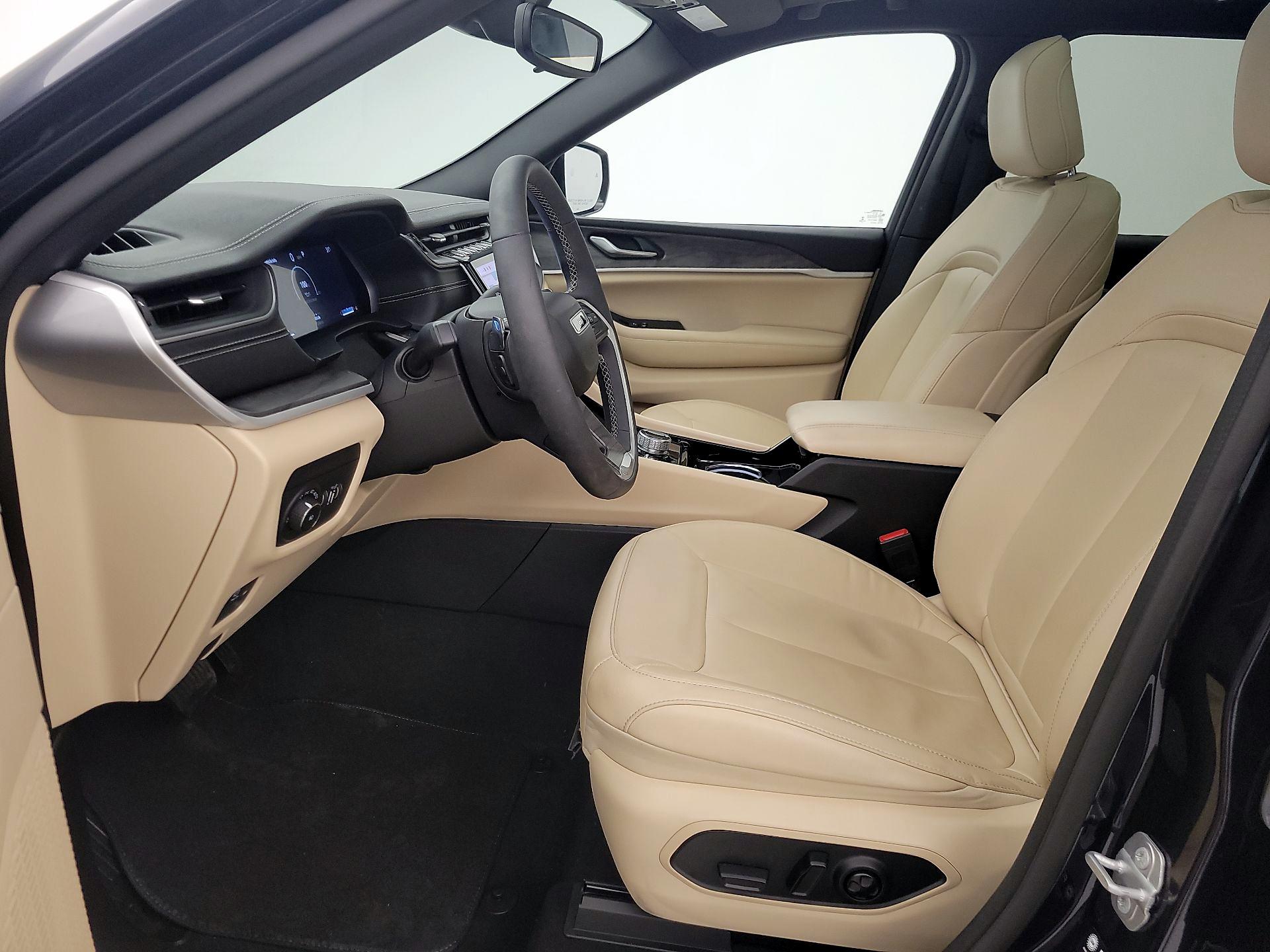 Thumbnail: 2023 Jeep Grand Cherokee - 11