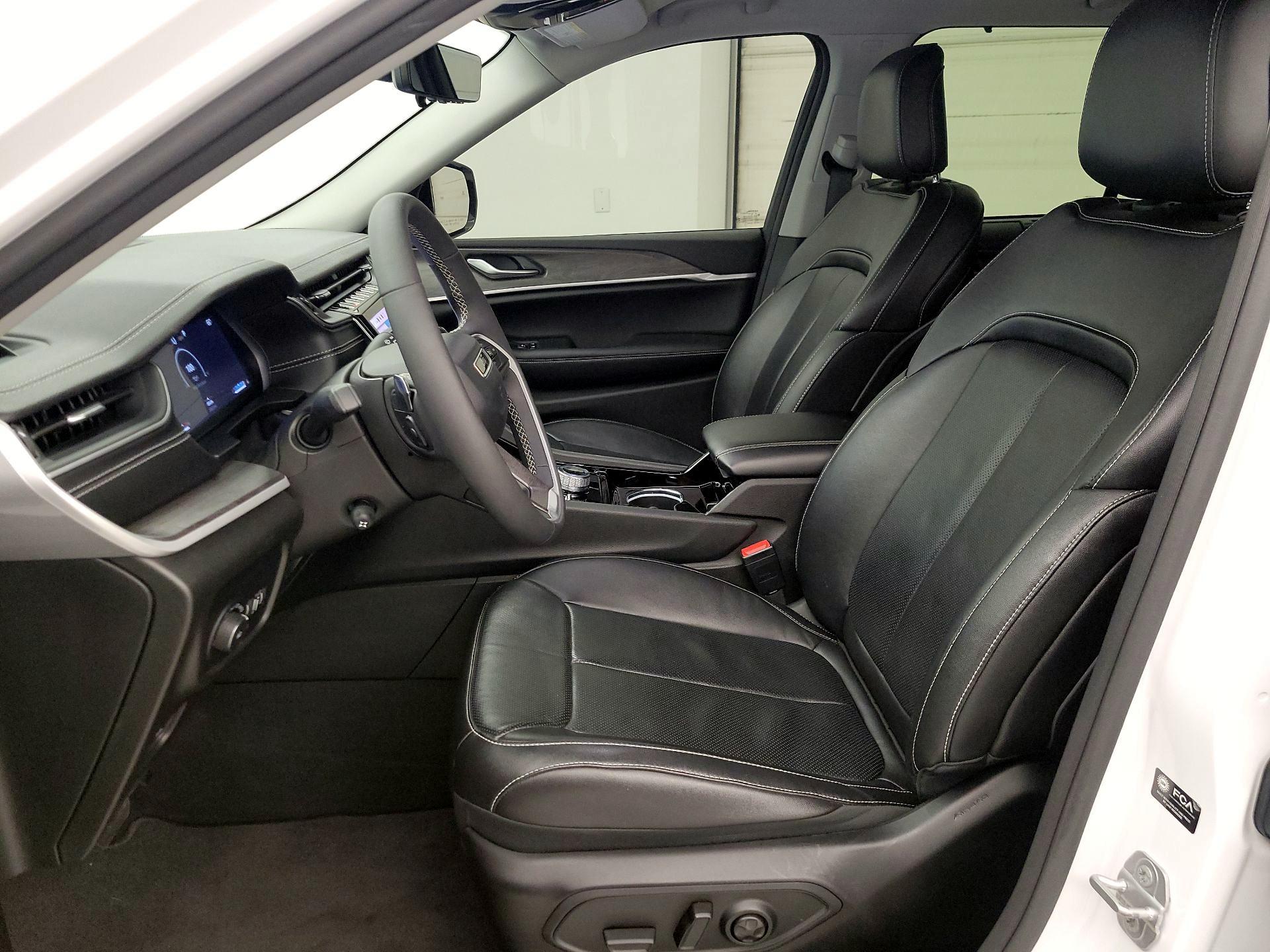 Thumbnail: 2023 Jeep Grand Cherokee - 11