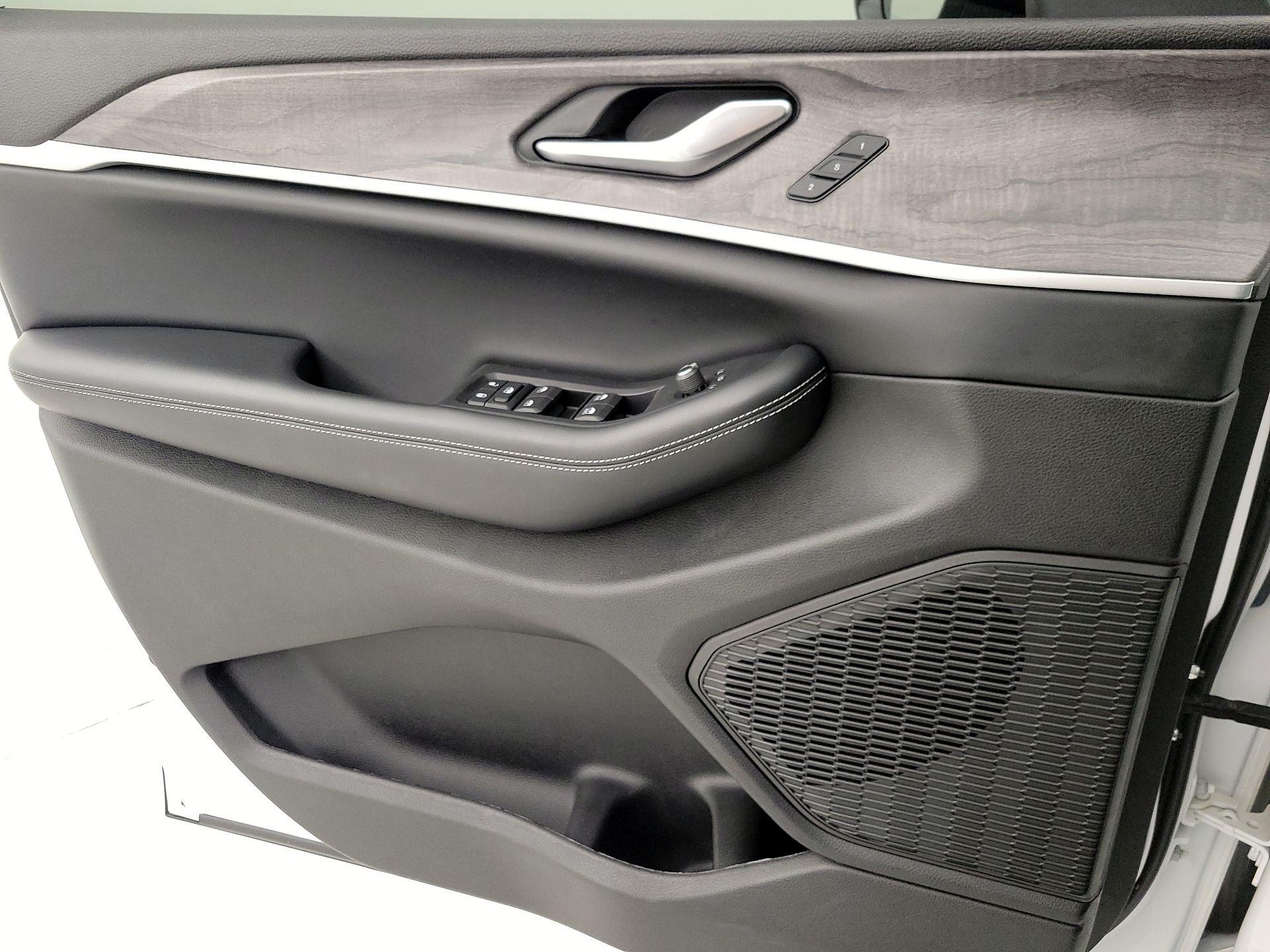 Thumbnail: 2023 Jeep Grand Cherokee - 12