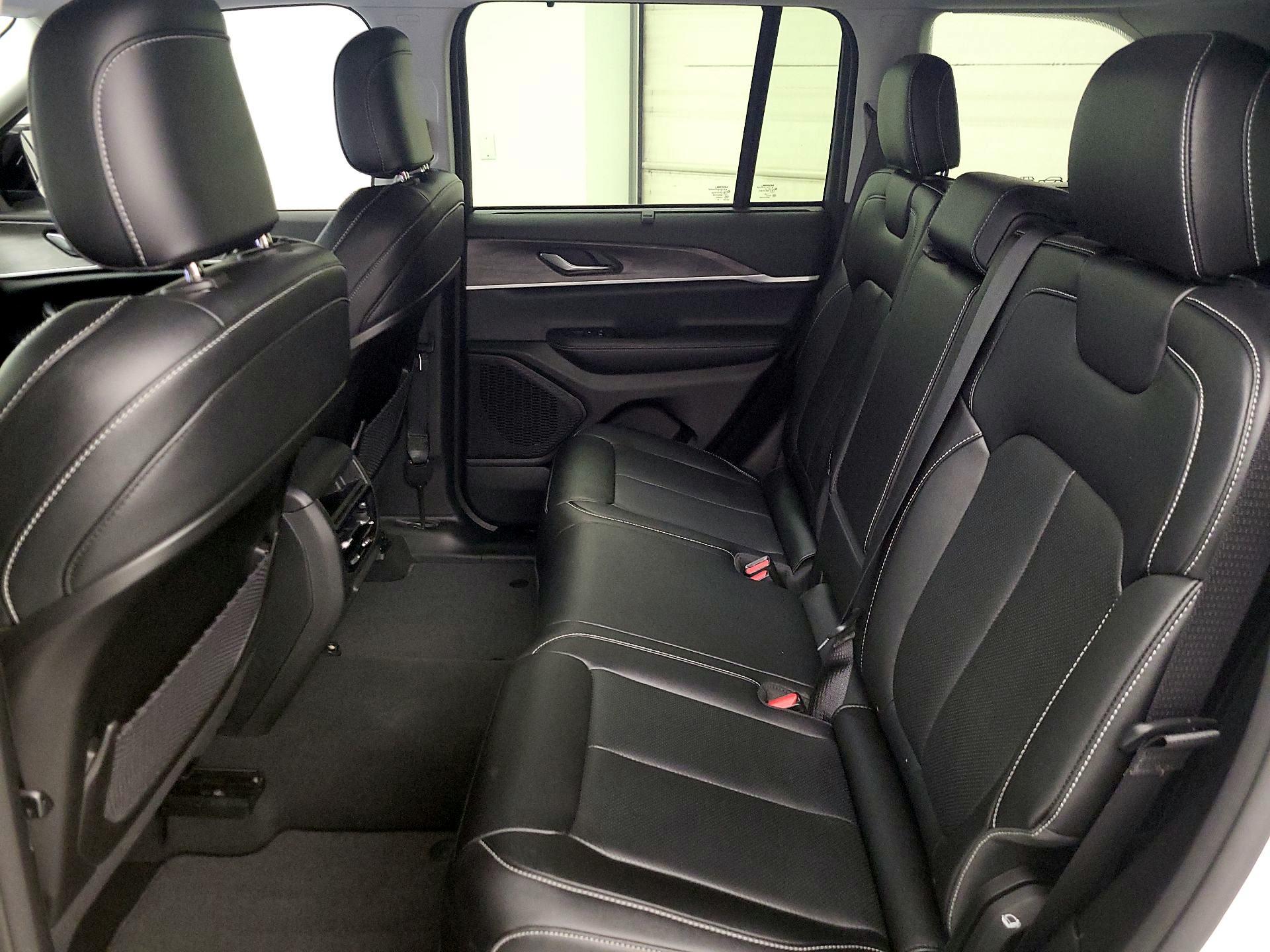 Thumbnail: 2023 Jeep Grand Cherokee - 20