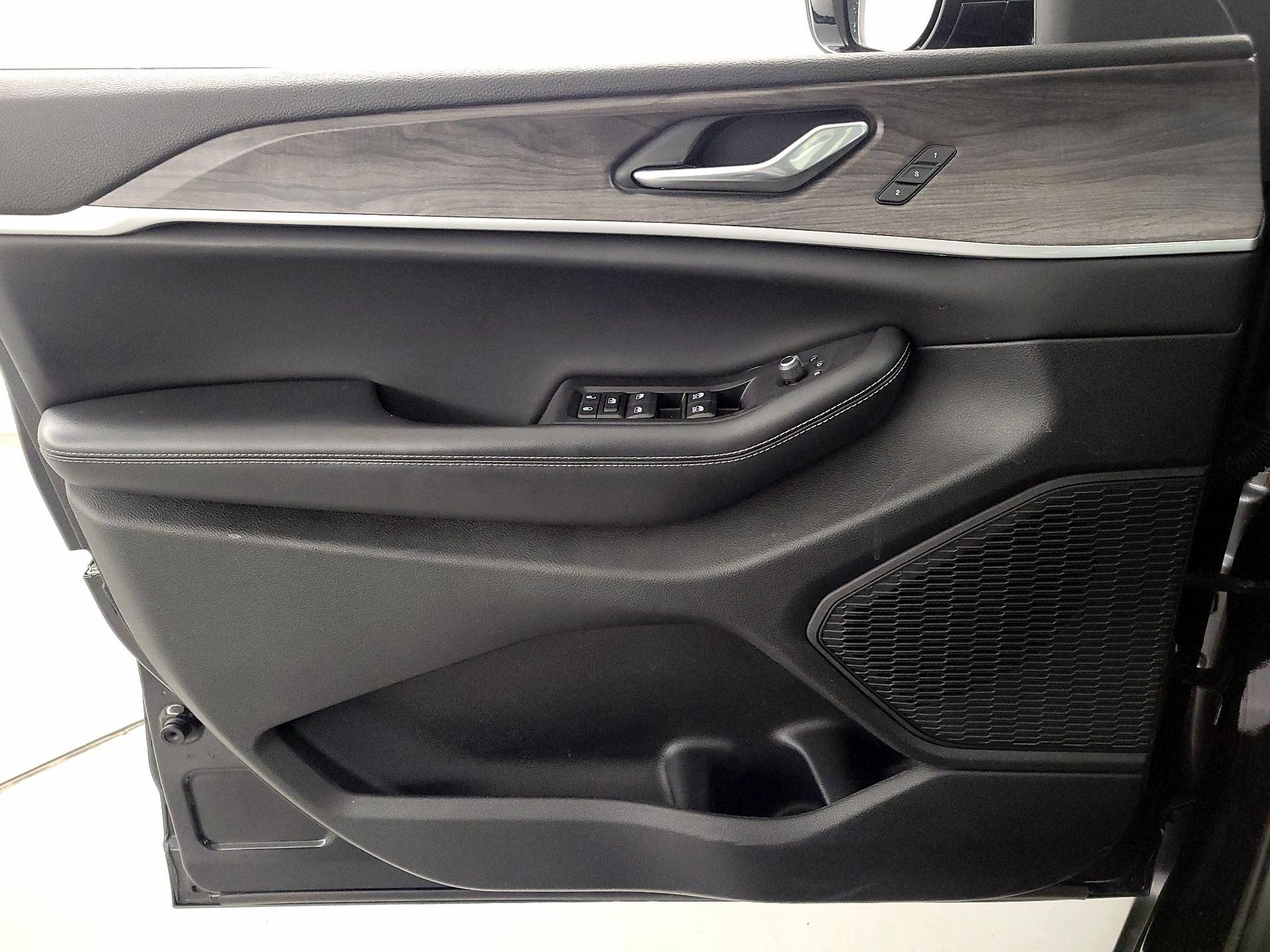 Thumbnail: 2023 Jeep Grand Cherokee - 12