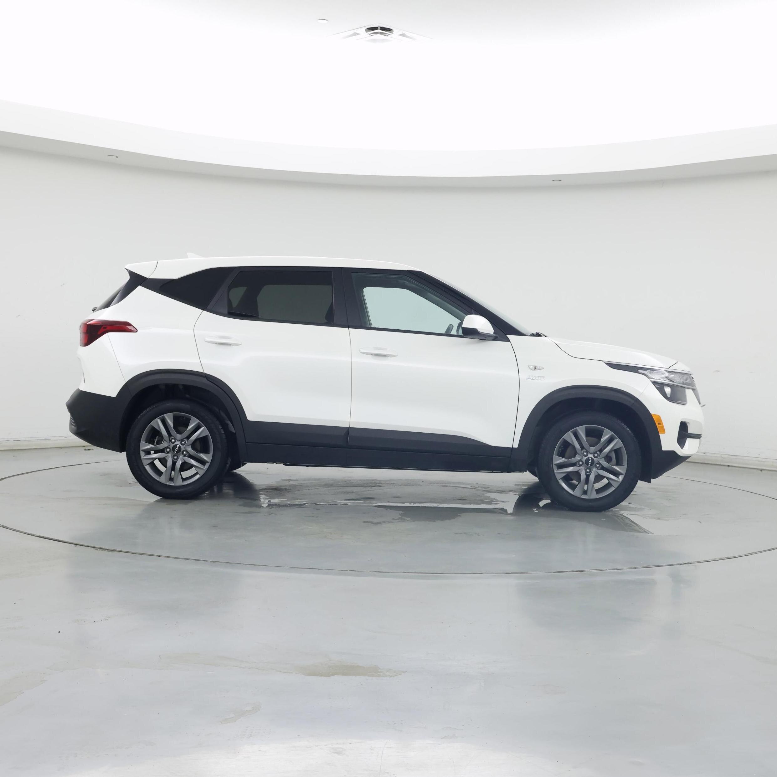 Thumbnail: 2023 Kia Seltos - 7