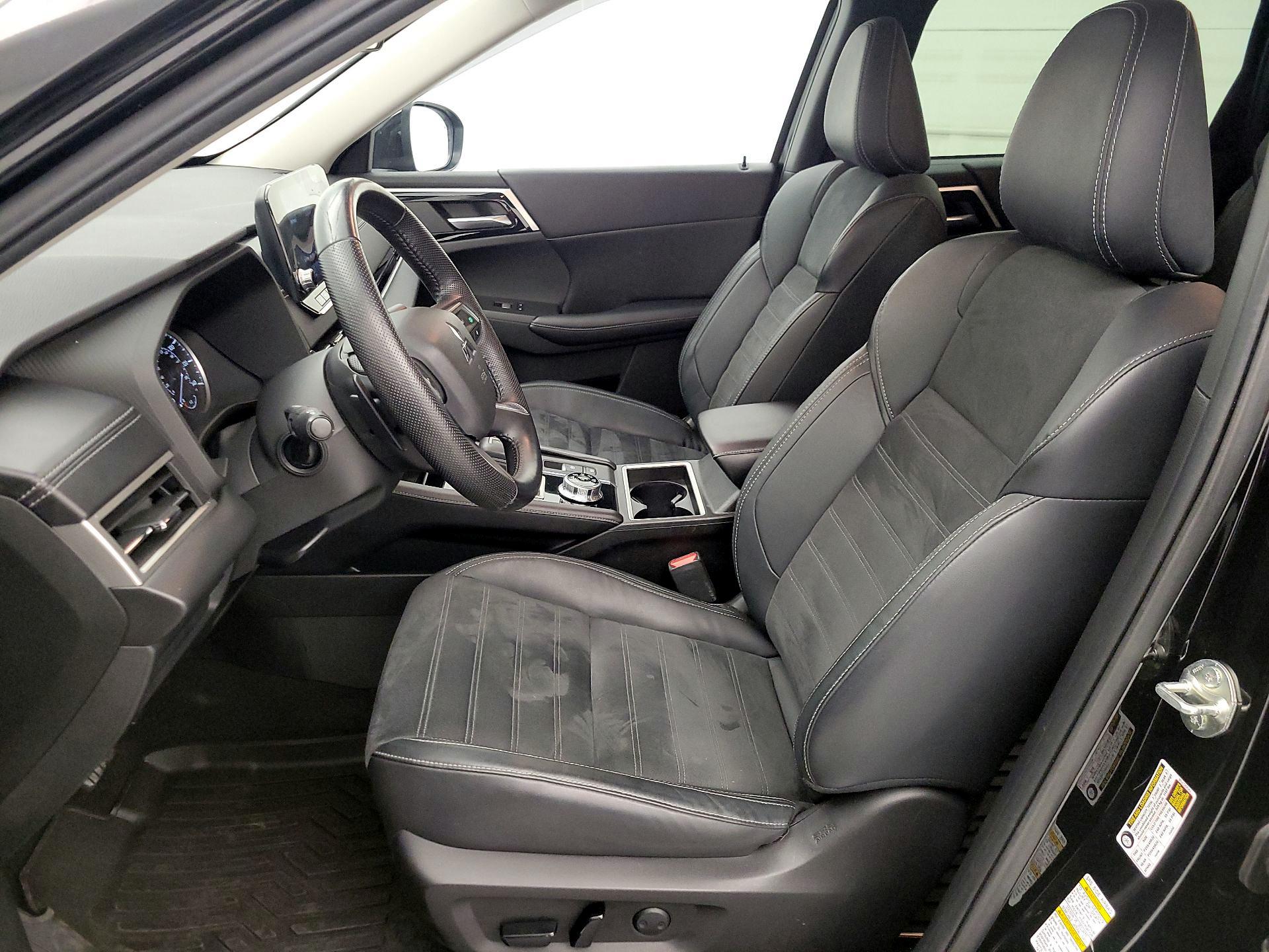 Thumbnail: 2022 Mitsubishi Outlander - 11