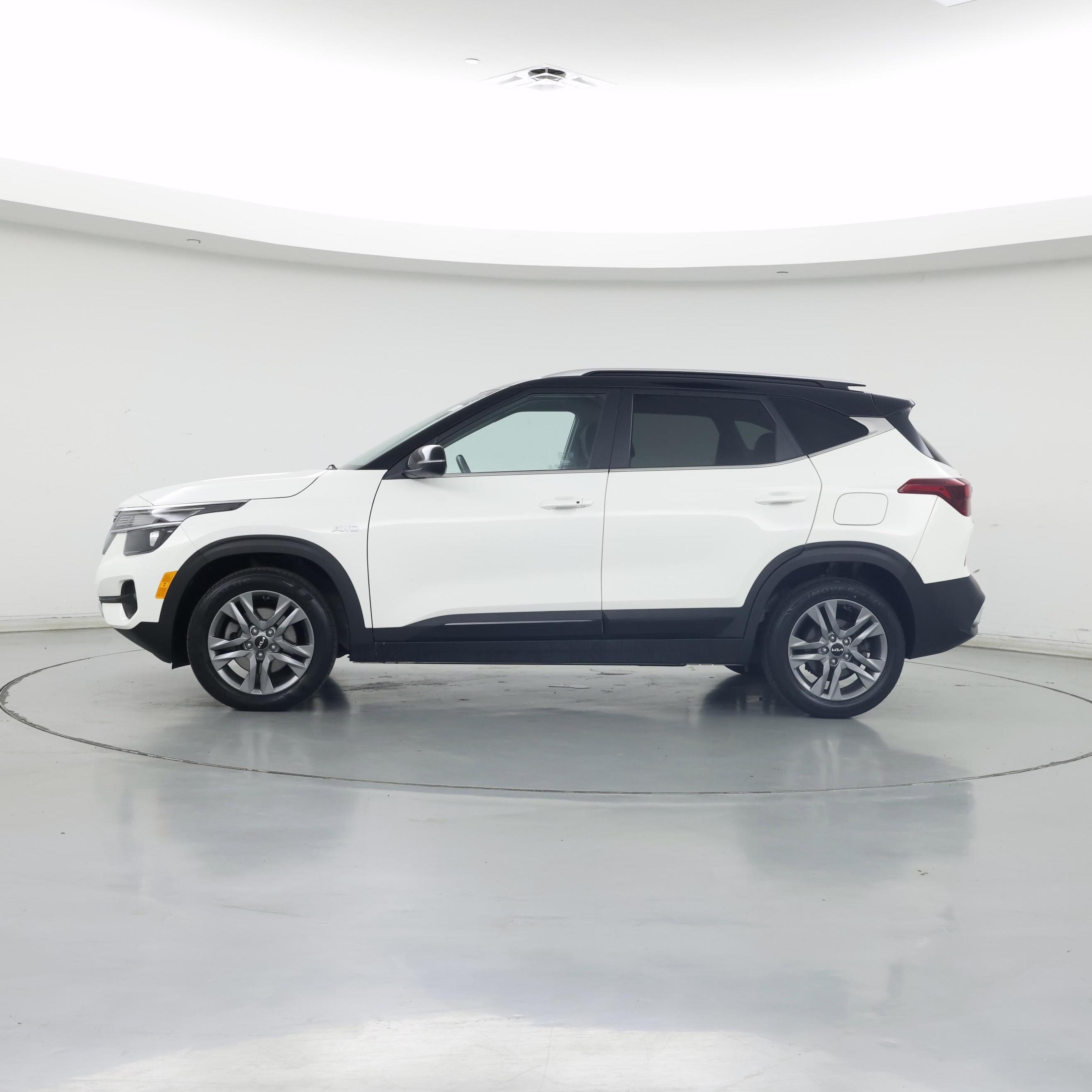 Thumbnail: 2023 Kia Seltos - 3