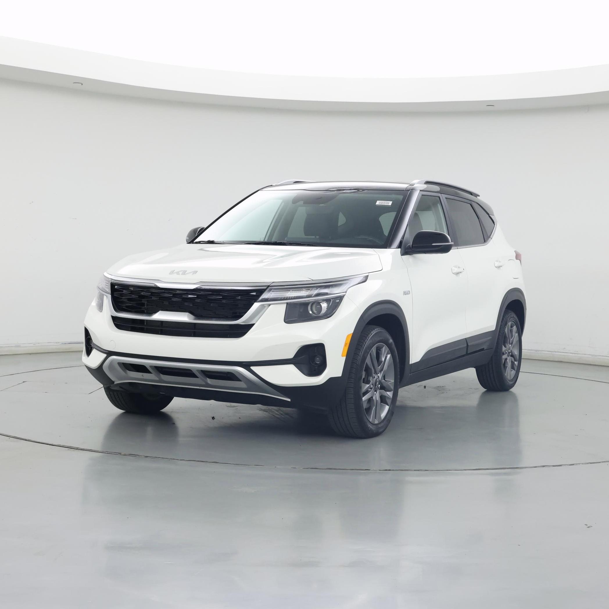 Thumbnail: 2023 Kia Seltos - 4