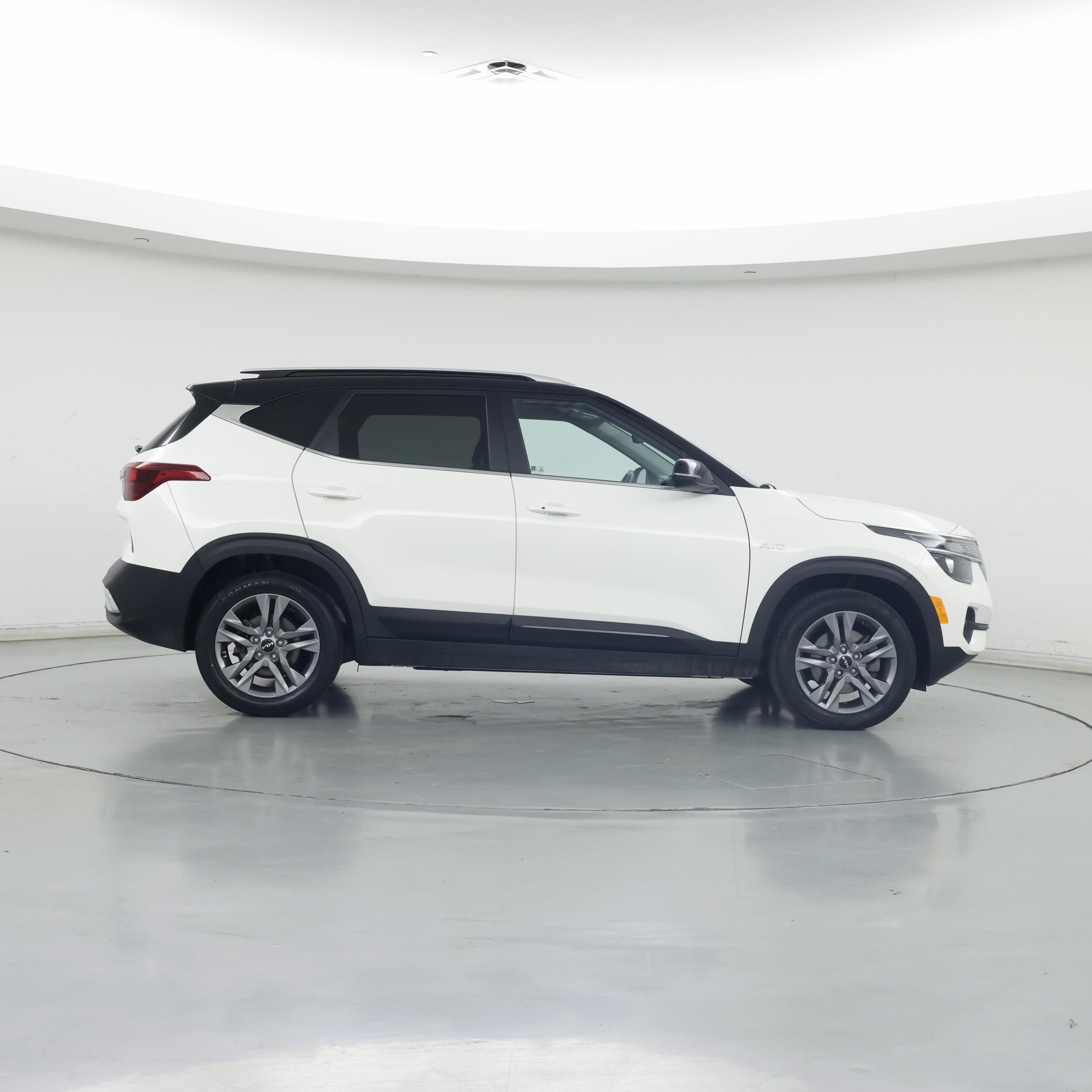 Thumbnail: 2023 Kia Seltos - 7