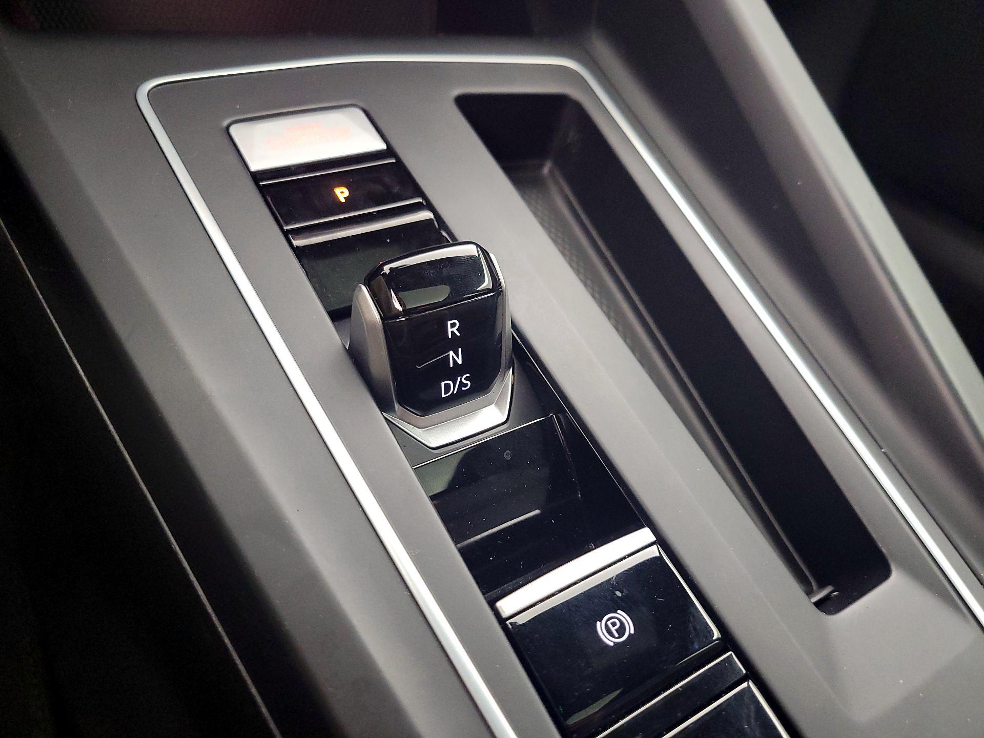 Thumbnail: 2022 Volkswagen Golf - 18